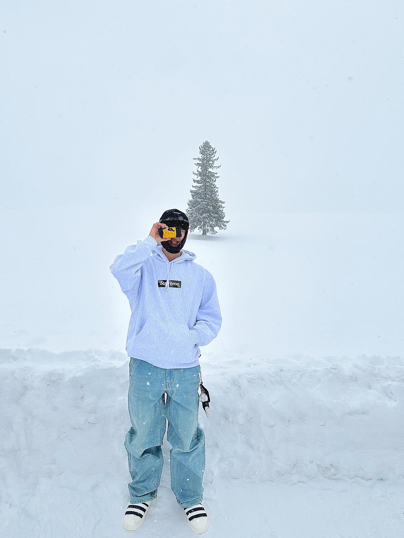 Supreme Box Logo Hooded Sweatshirt Ash Grey - 23FW, Adidas Puffylette White 착용 스타일 - 1
