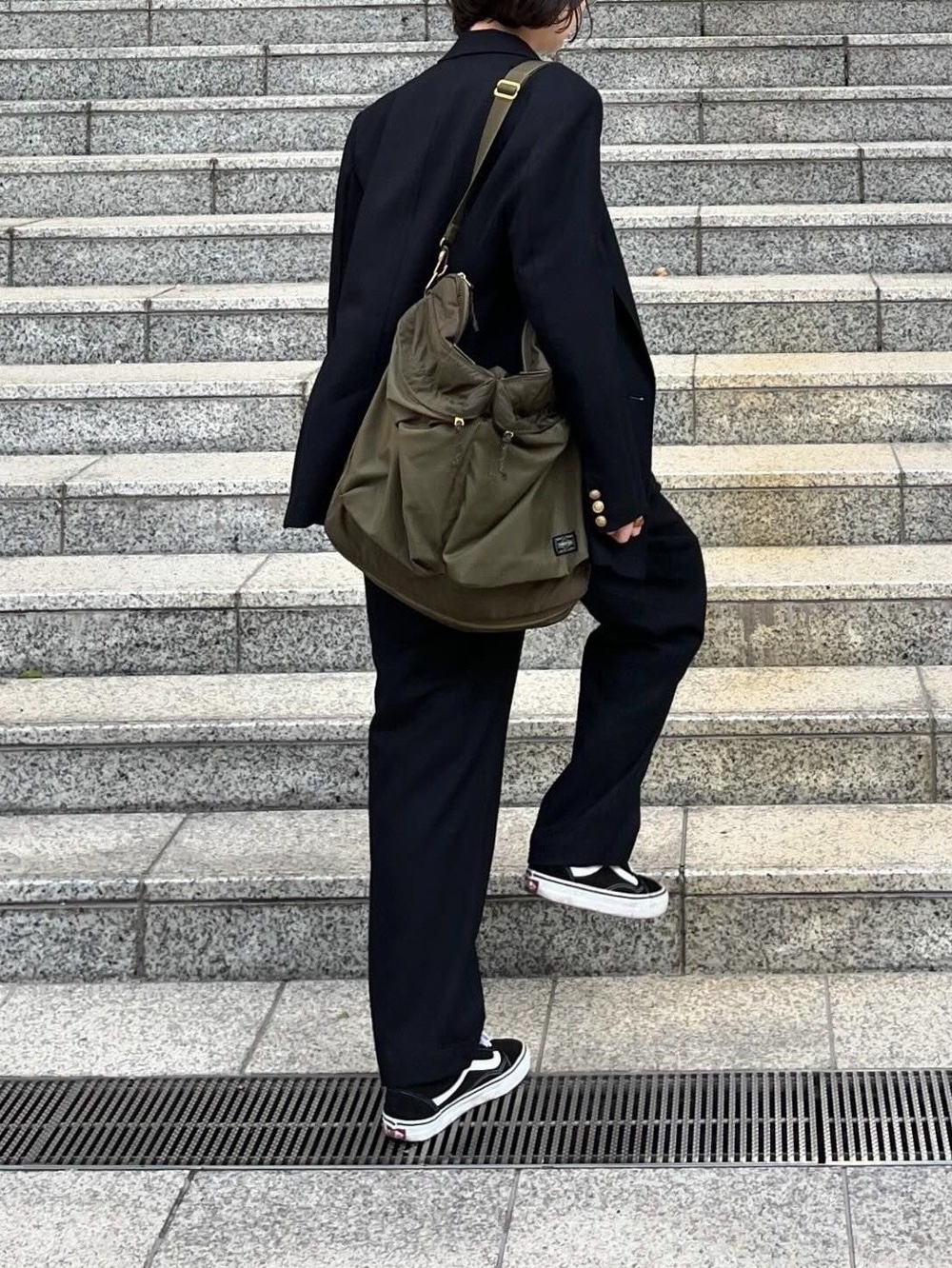 Porter Tanker 2Way Briefcase Black, Porter Tanker Backpack Sage Green 착용 스타일 - 4