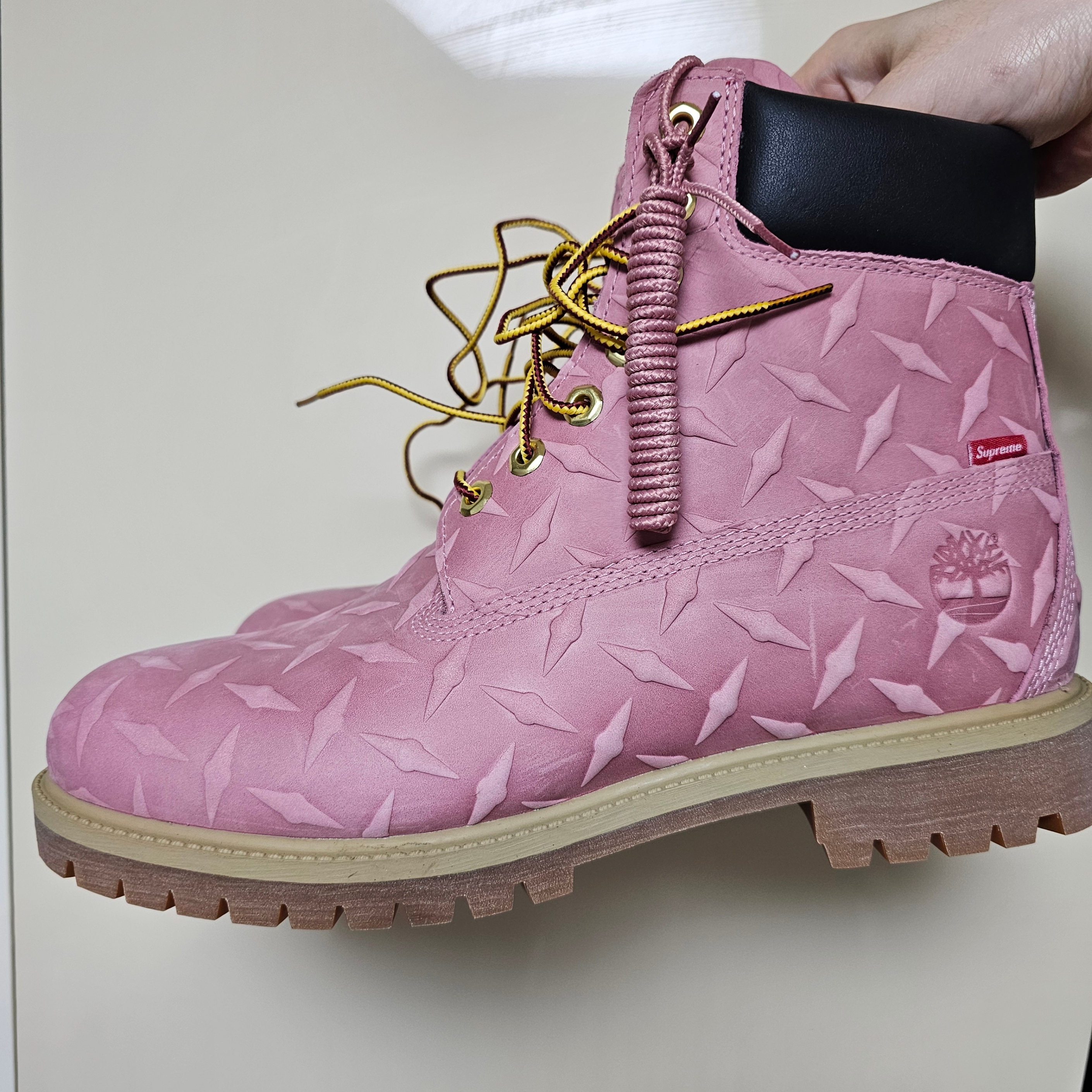 Timberland x Supreme Diamond Plate 6 Inch Premium Waterproof Boot Pink - 23FW - Medium 착용 스타일