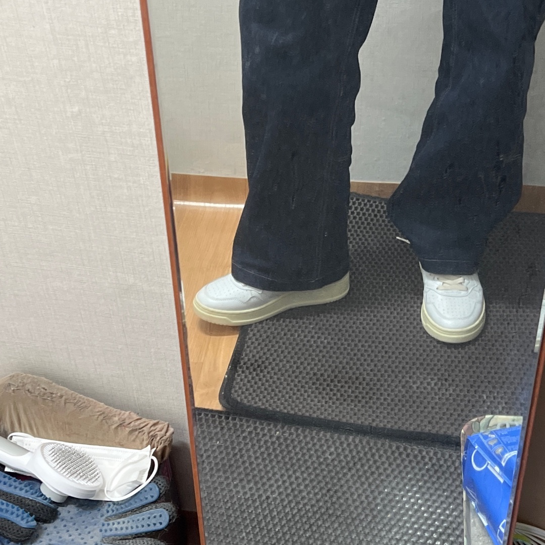 (W) Autry Medalist Low Leather Sneakers White 착용 스타일