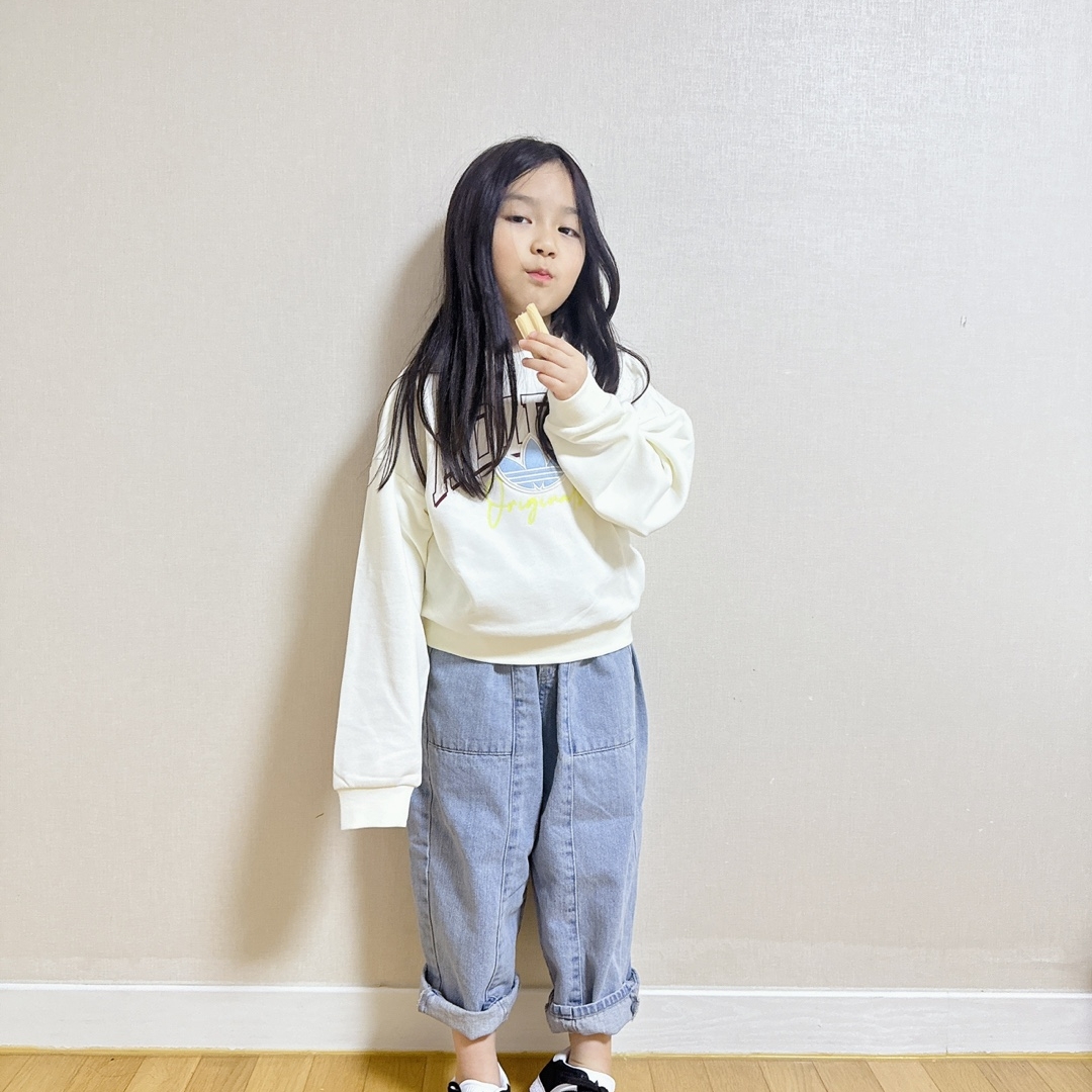 (C) Adidas Gazelle Core Black White 착용 스타일