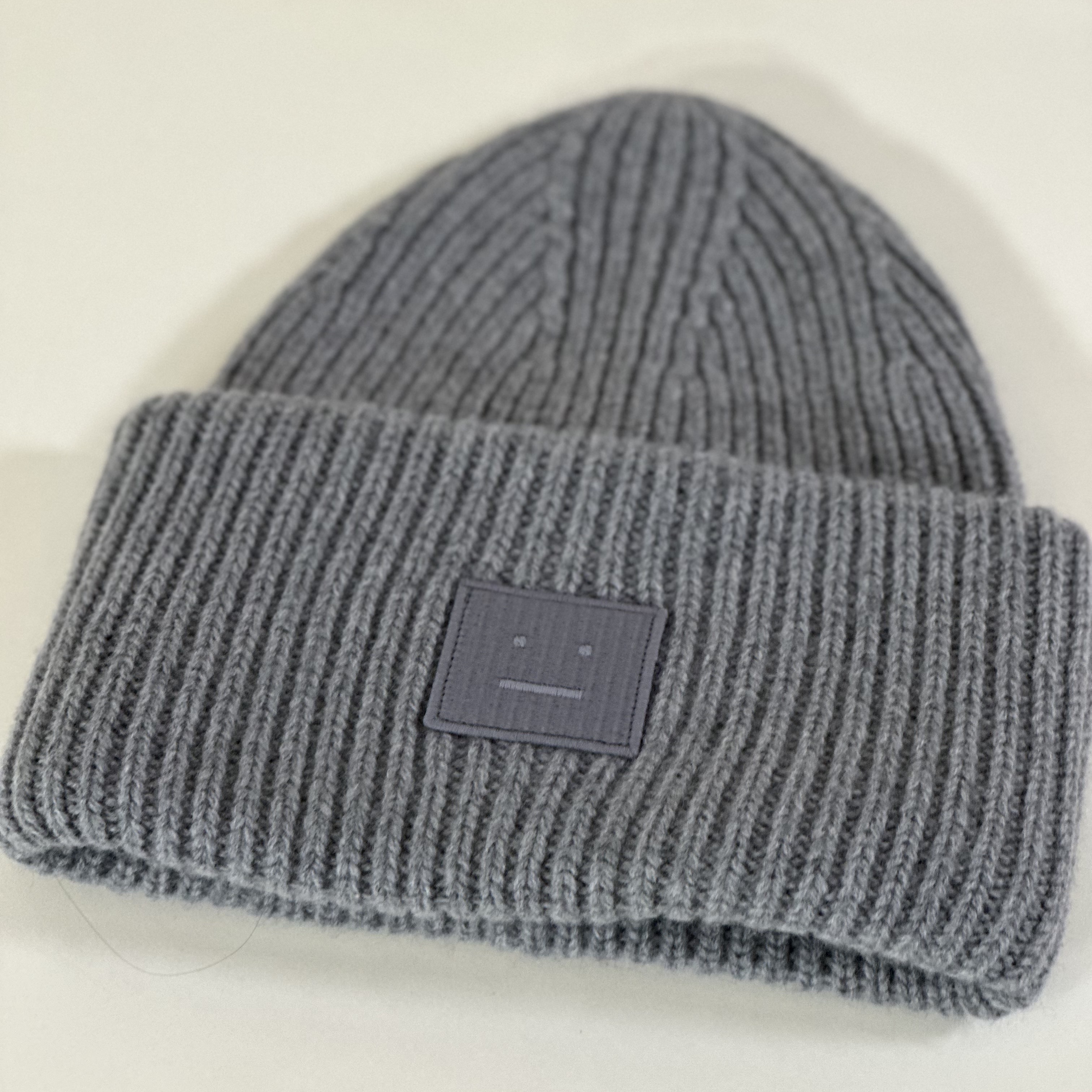 Acne Studios Large Face Logo Beanie Grey Melange 착용 스타일