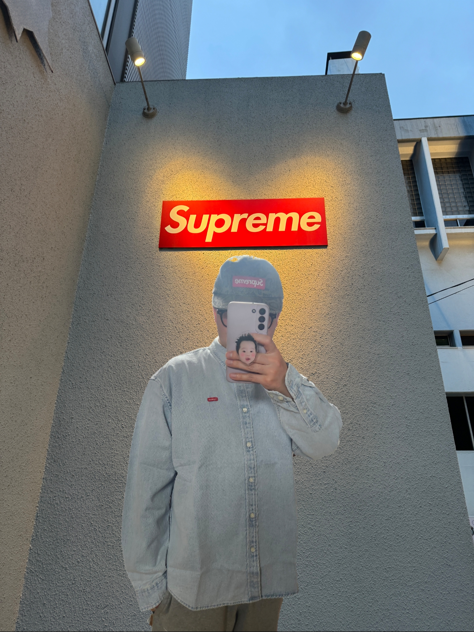 Supreme Small Box Shirt Washed Blue - 24SS, Supreme Maradona T-Shirt Black - 24SS 착용 스타일 - 1