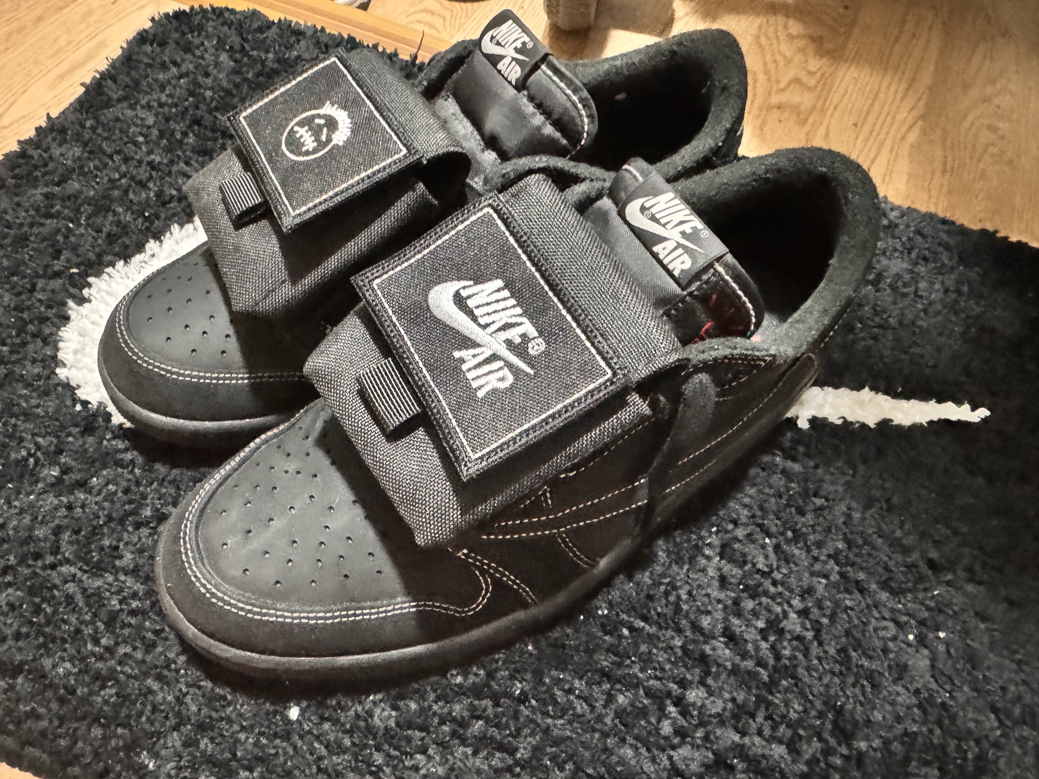 Jordan 1 x Travis Scott Retro Low OG SP Black Phantom ์ฐฉ์ฉ ์คํ์ผ - 1