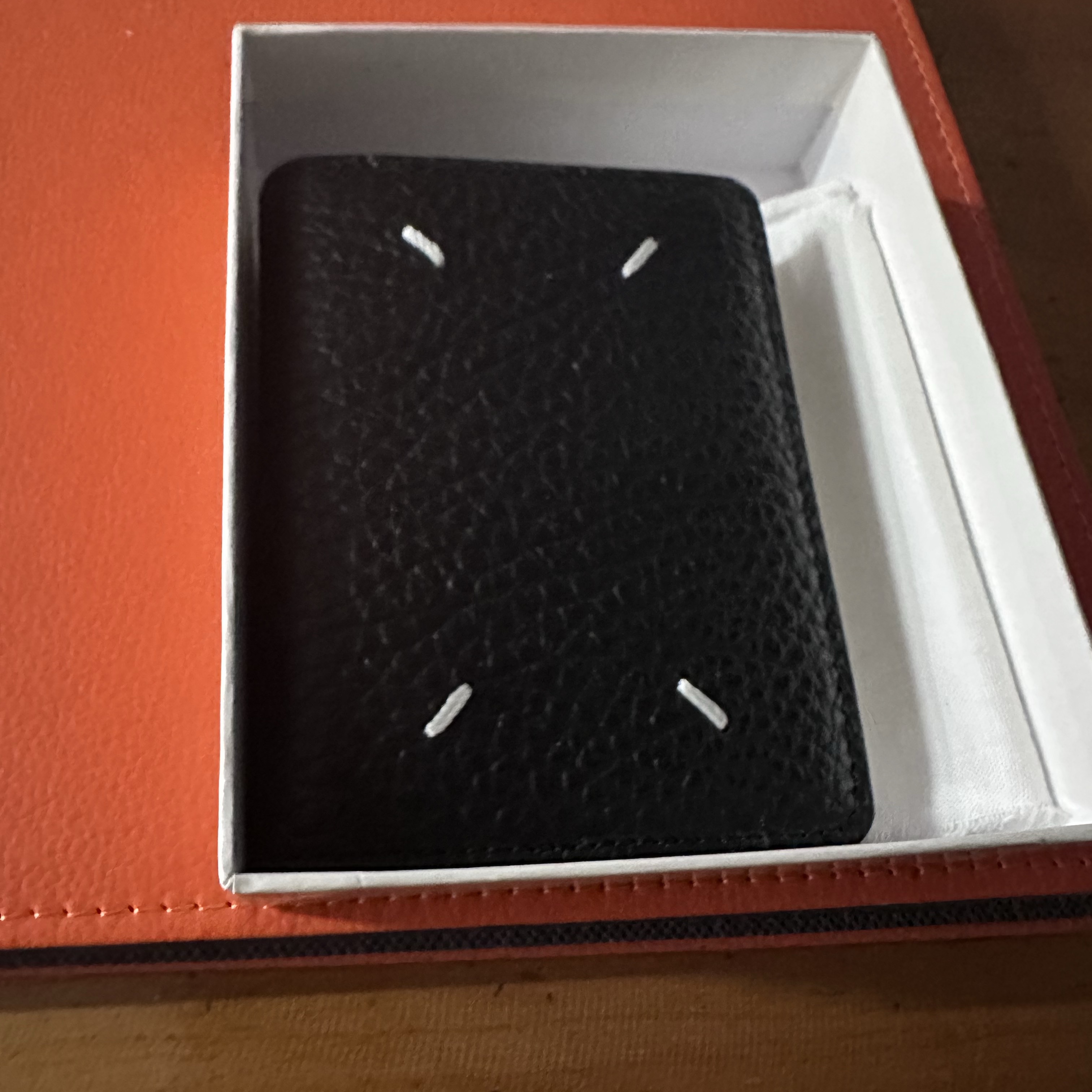Maison Margiela Keyring Wallet Black 착용 스타일