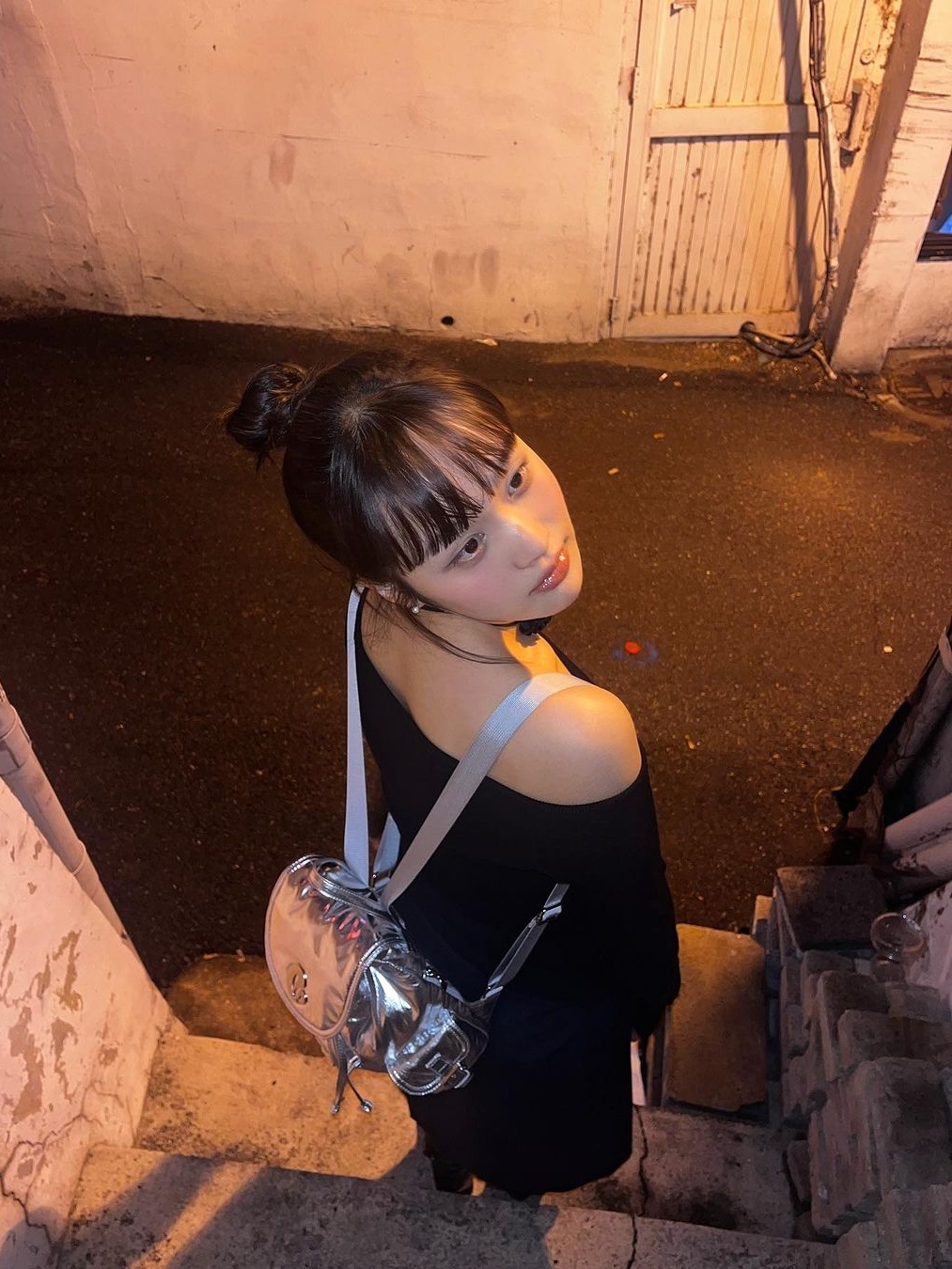 LOTS YOU Cloudy Chubby Backpack Silver, LOTS YOU Nostalgia Chubby Backpack Black 착용 스타일