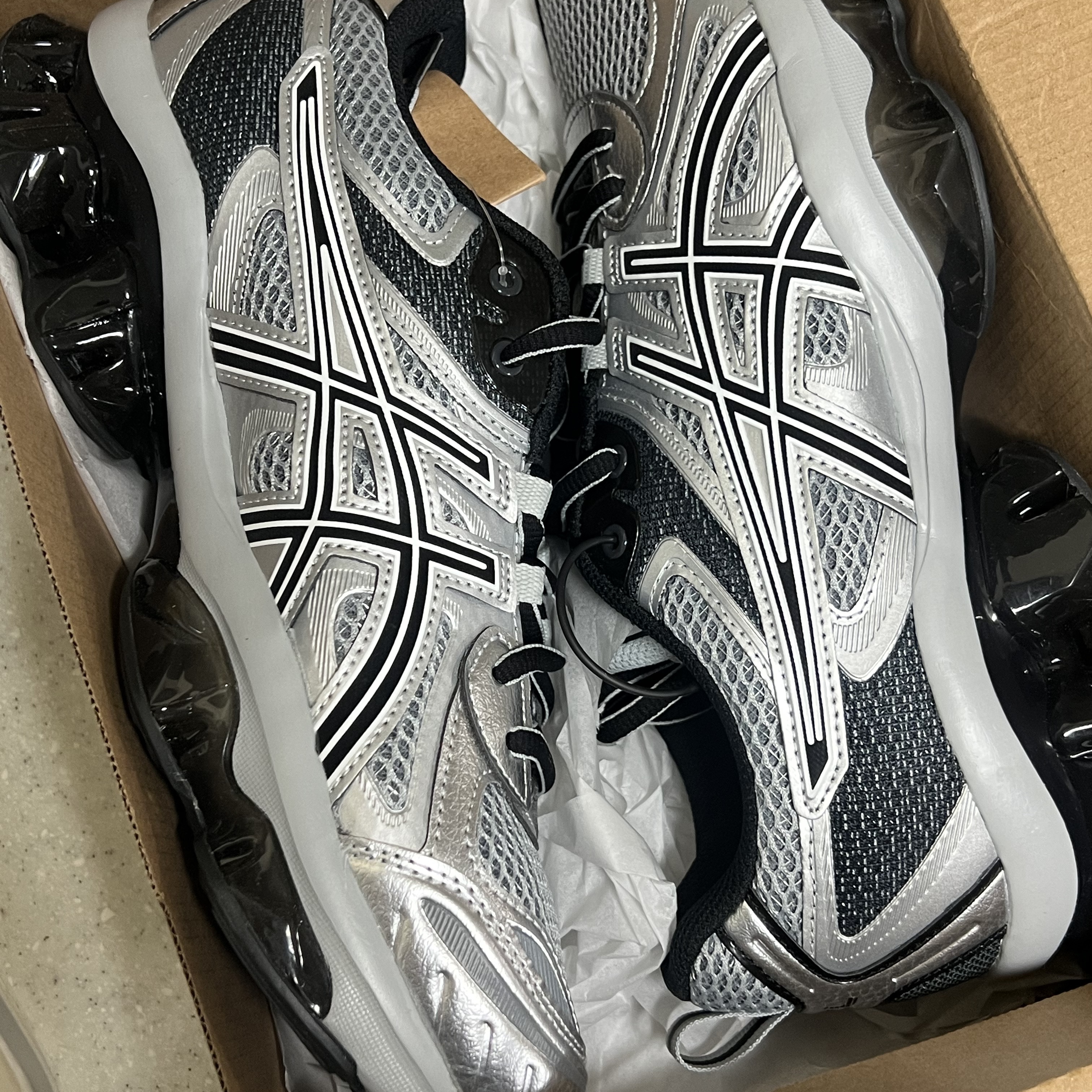 Asics Gel-Quantum Kinetic Mid Grey Pure Silver 착용 스타일
