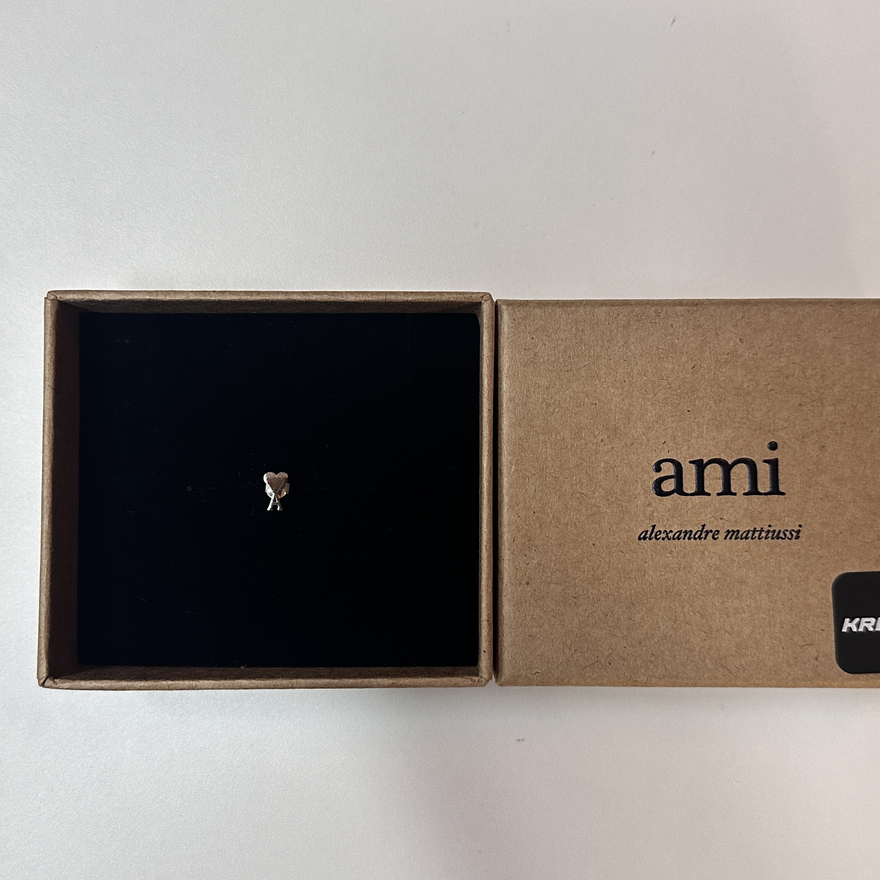 AMI de Coeur Stud Palladium Plated Brass Earring Silver (Single) 착용 스타일