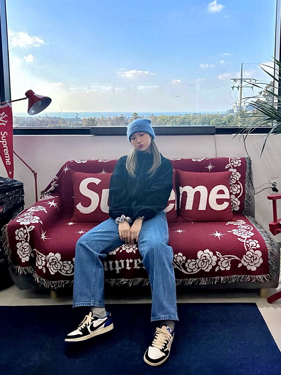 Supreme Mohair Beanie Dark Slate - 23FW, Palace Chain Script Jean Stone Wash - 23SS 착용 스타일 - 1