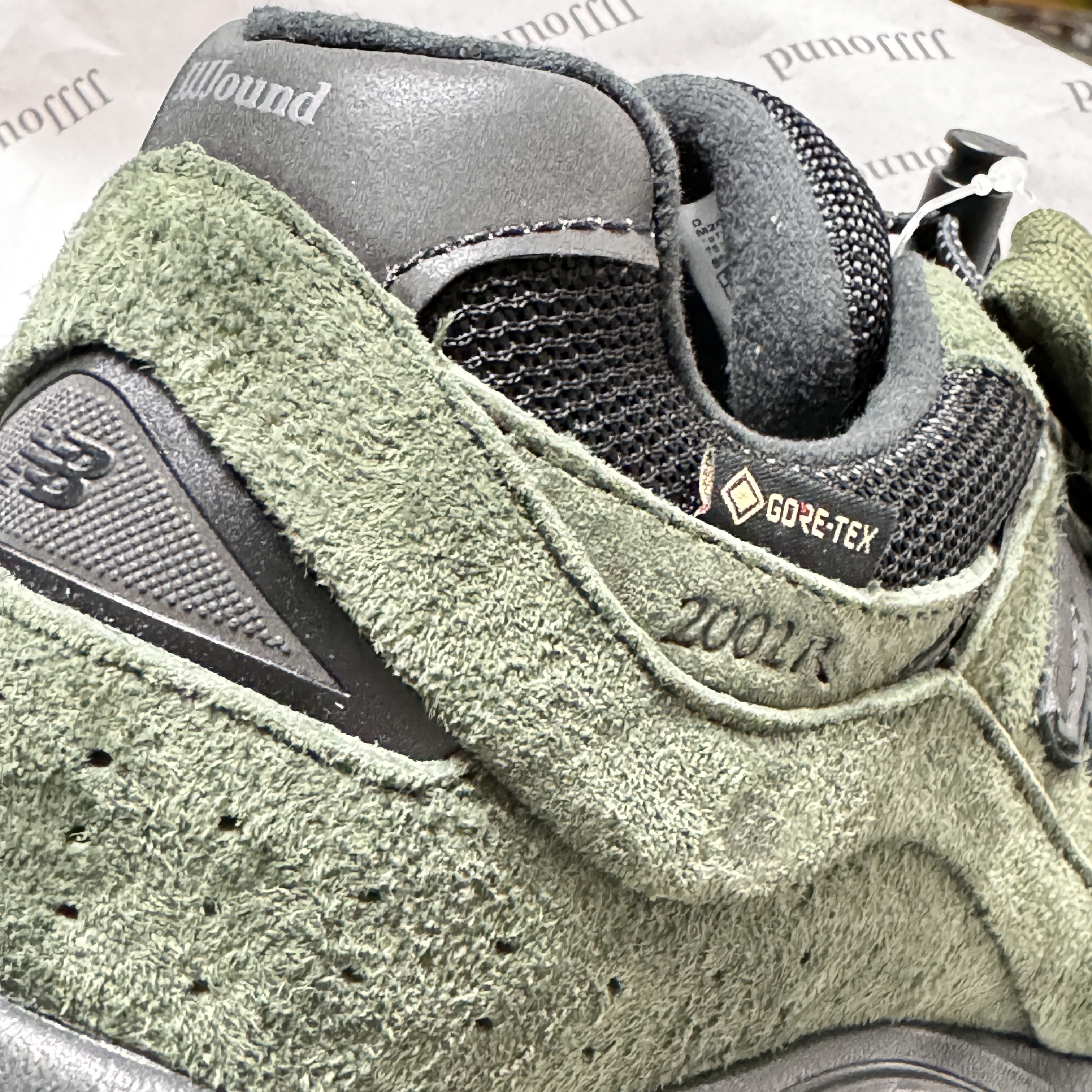 New Balance x JJJJound 2002R Gore-Tex Pine 착용 스타일 - 3