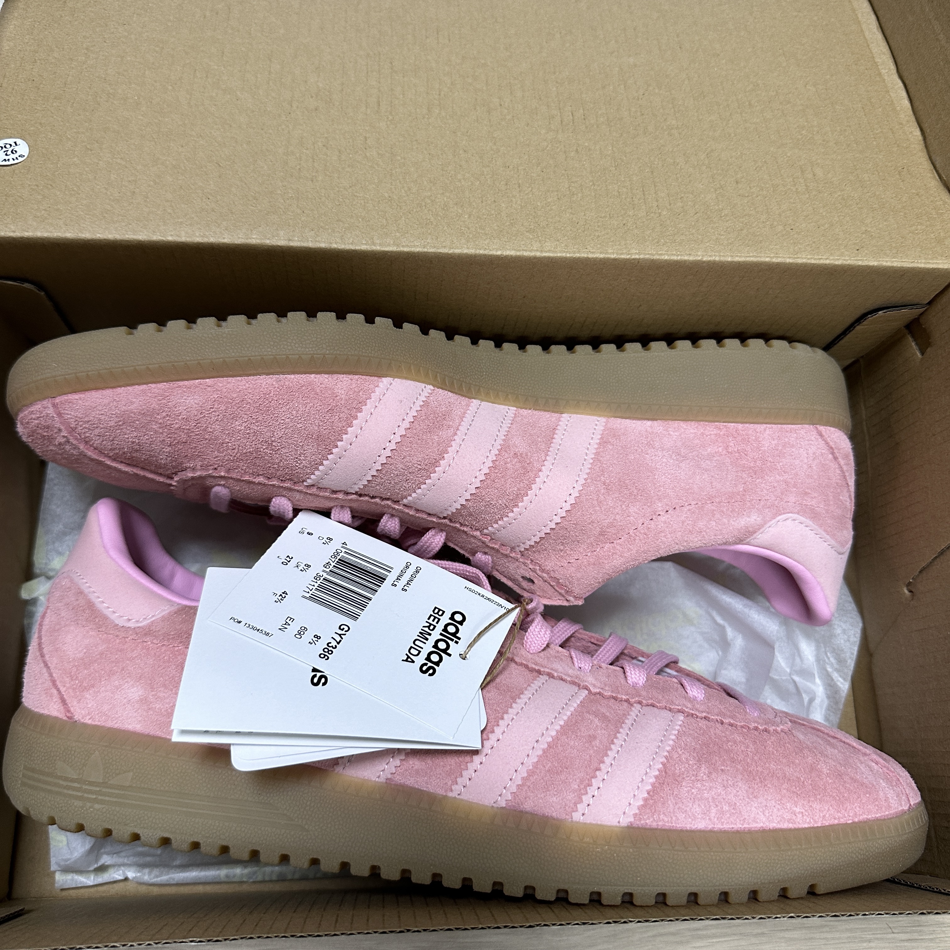 Adidas Bermuda Glow Pink 착용 스타일 - 1