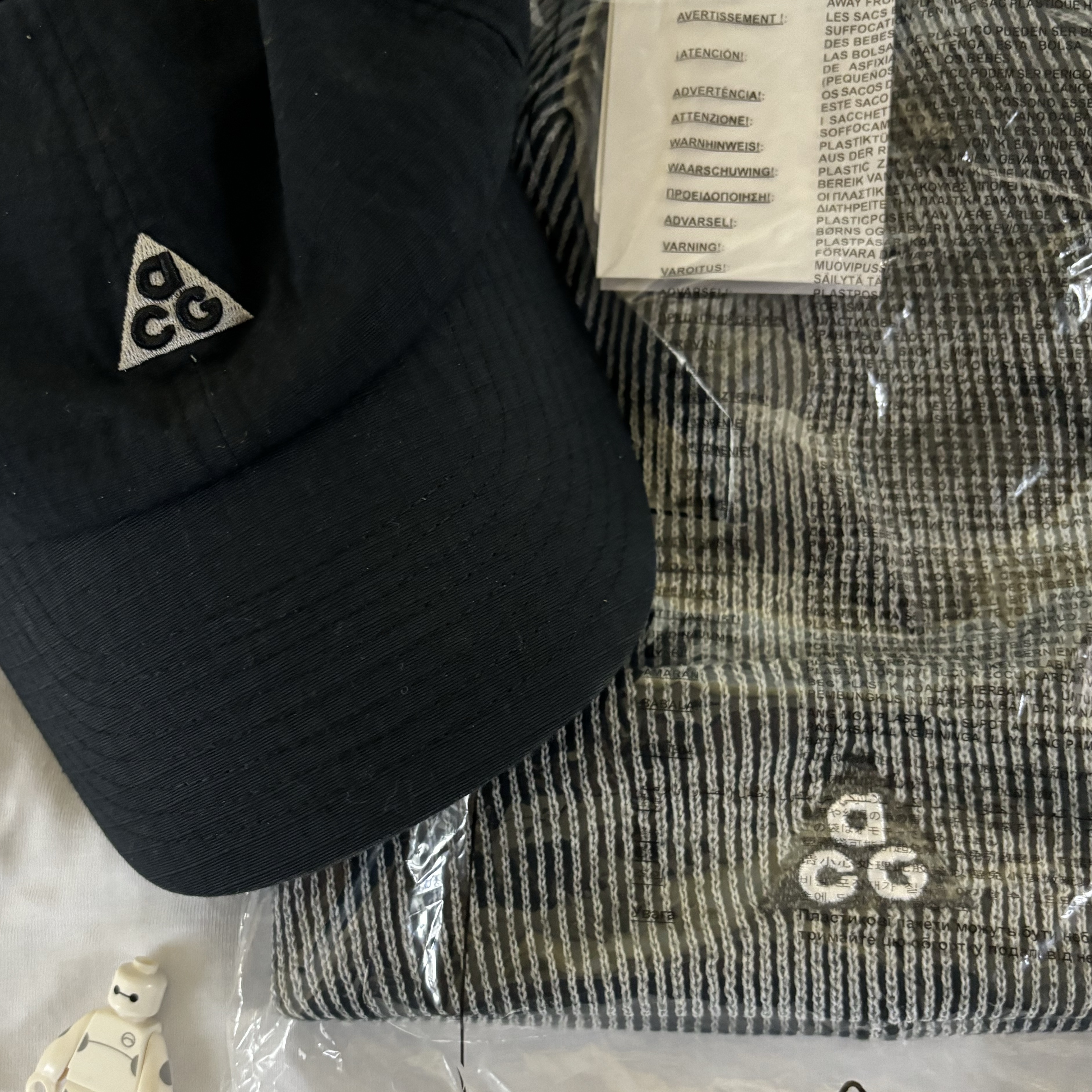 Nike ACG Heritage 86 Cap Black Light Smoke Grey, Nike ACG Beanie 3In1 Heather Clay Grey 착용 스타일