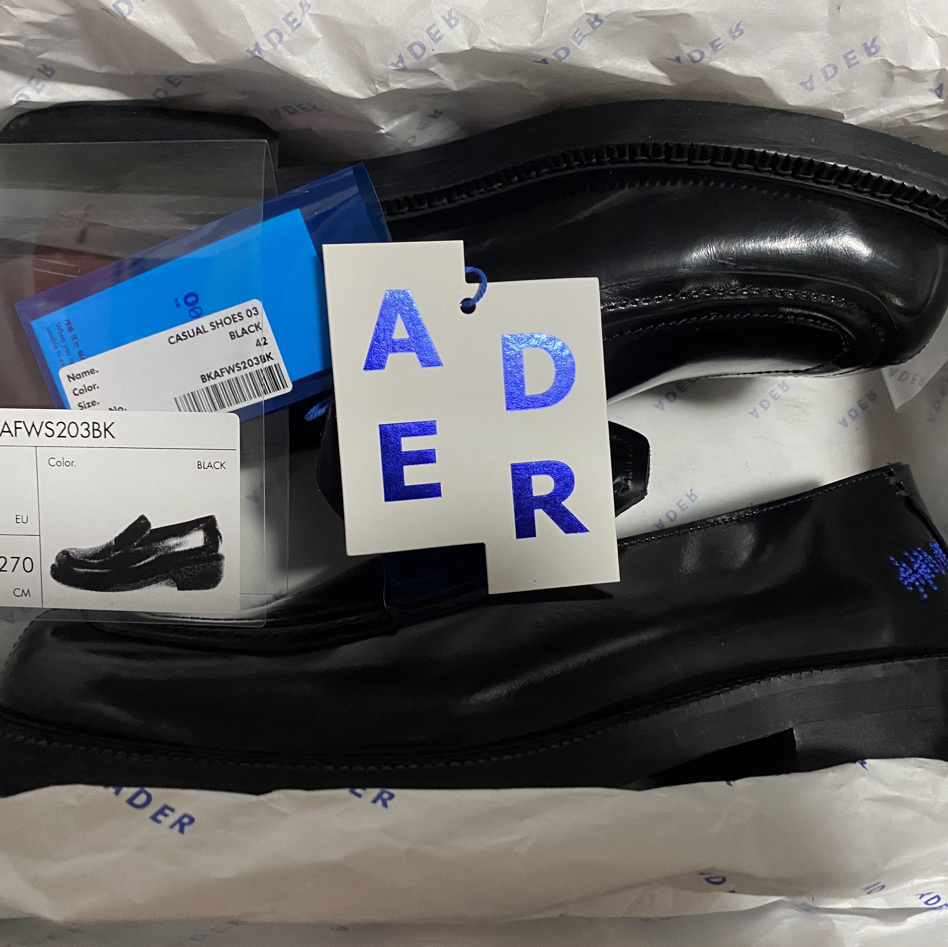 Ader Error Trace Admore Crossbody Bag Black, Casetify x Ader Error AirPods Pro Case 착용 스타일 - 3