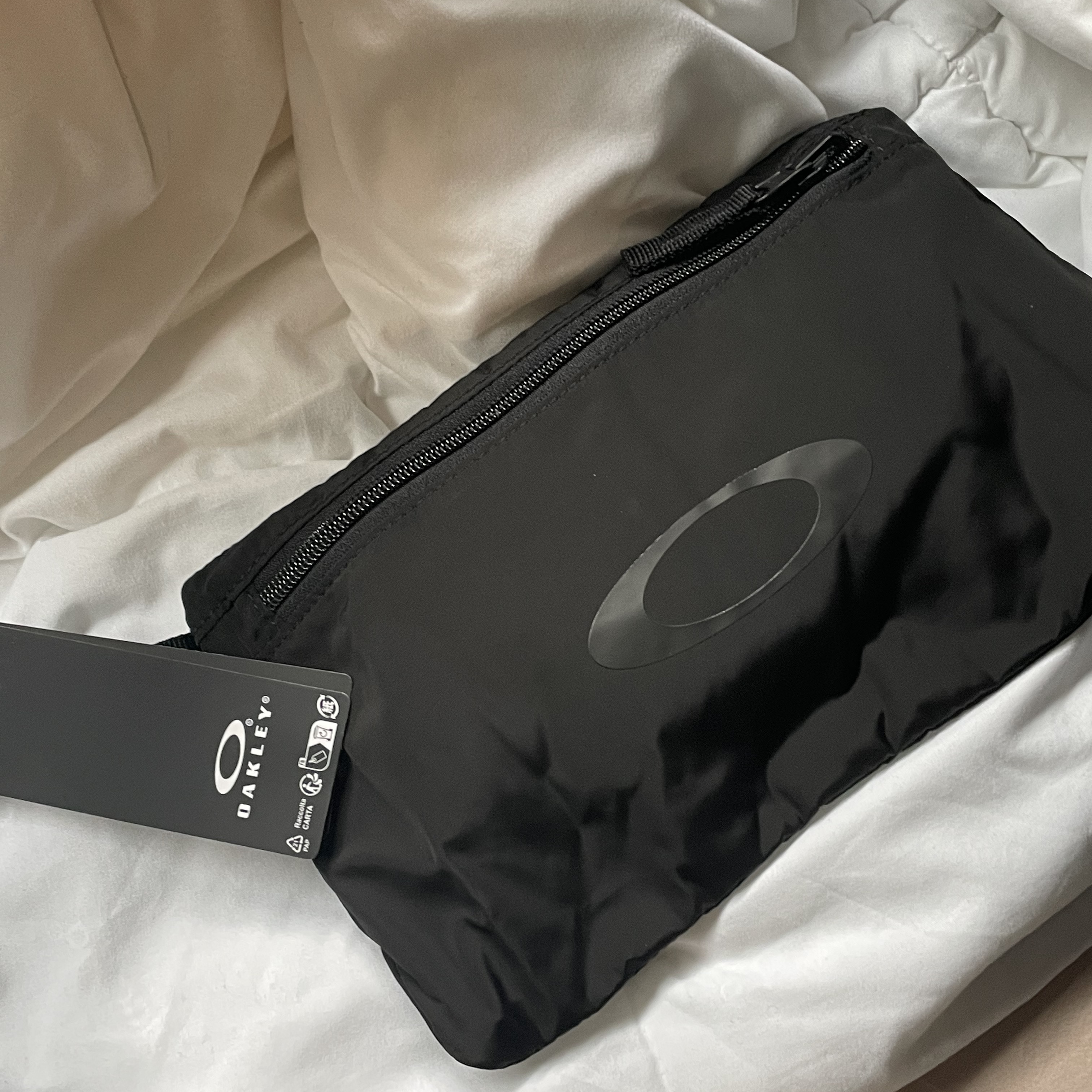 Oakley The Freshman Packable RC Backpack Blackout 착용 스타일