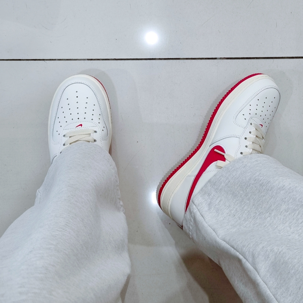Nike Air Force 1 '07 Sail Gym Red 착용 스타일 - 2