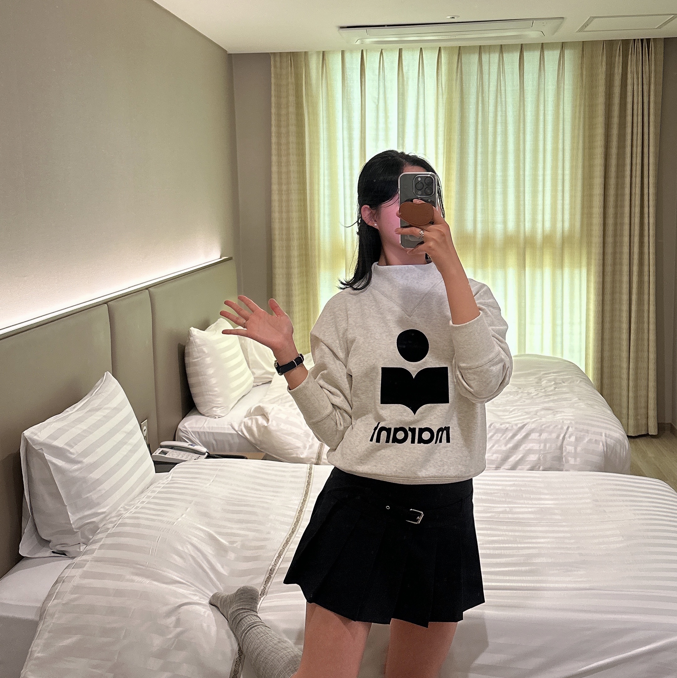 (W) Isabel Marant Moby Logo Sweatshirt Ecru 착용 스타일
