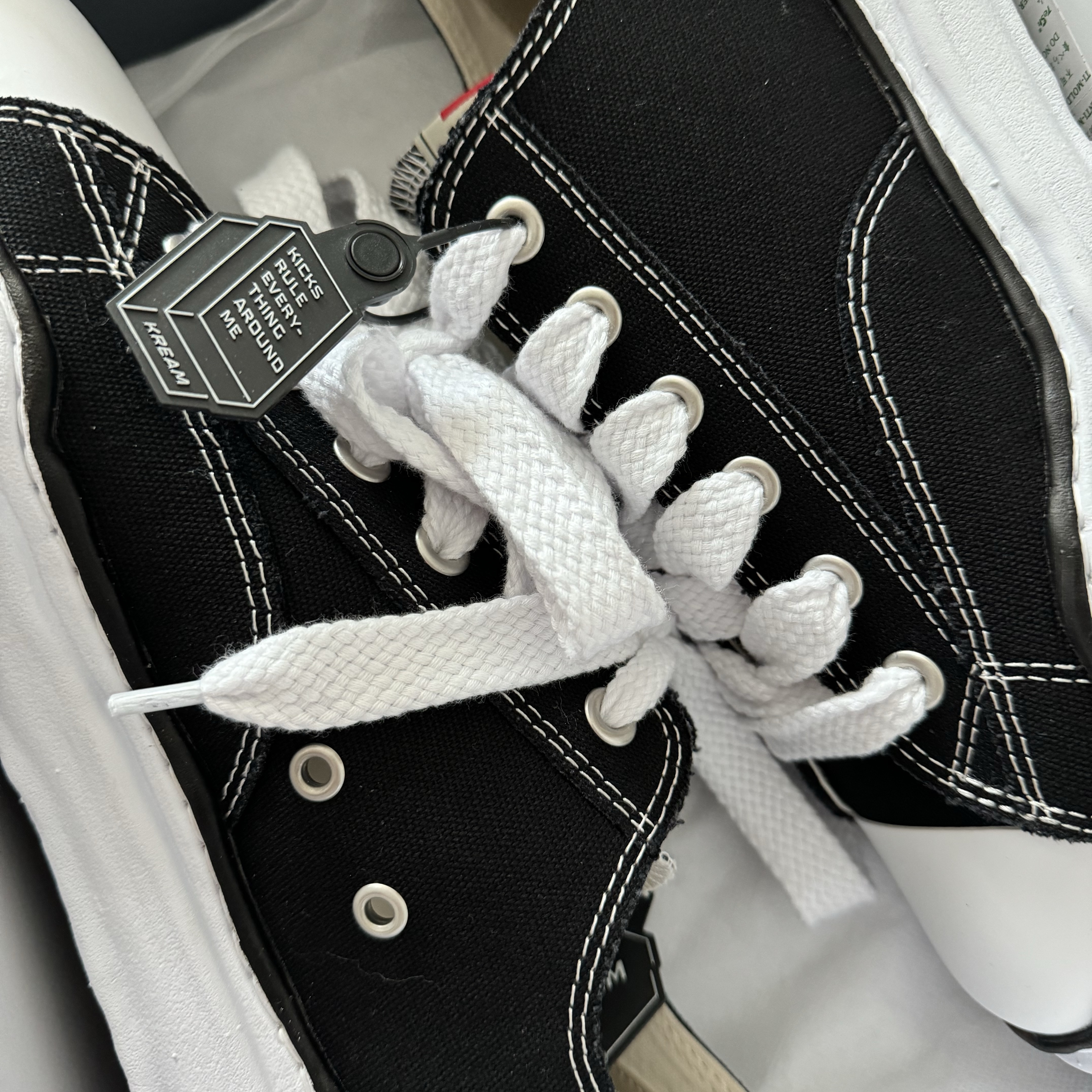Maison Mihara Yasuhiro Peterson OG Sole Canvas Low Sneakers Black 착용 스타일