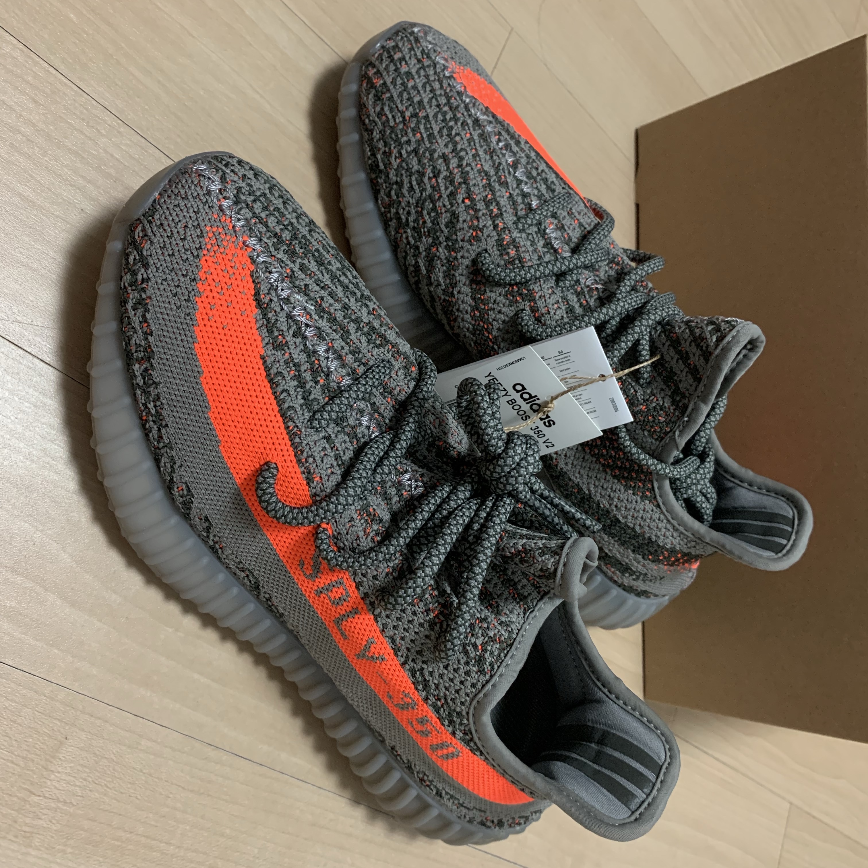 Adidas Yeezy Boost 350 V2 Beluga - Reflective, [KREAM 단독] ADSB Andersson Bell Macaron Intarsia Cardigan Khaki 착용 스타일 - 1