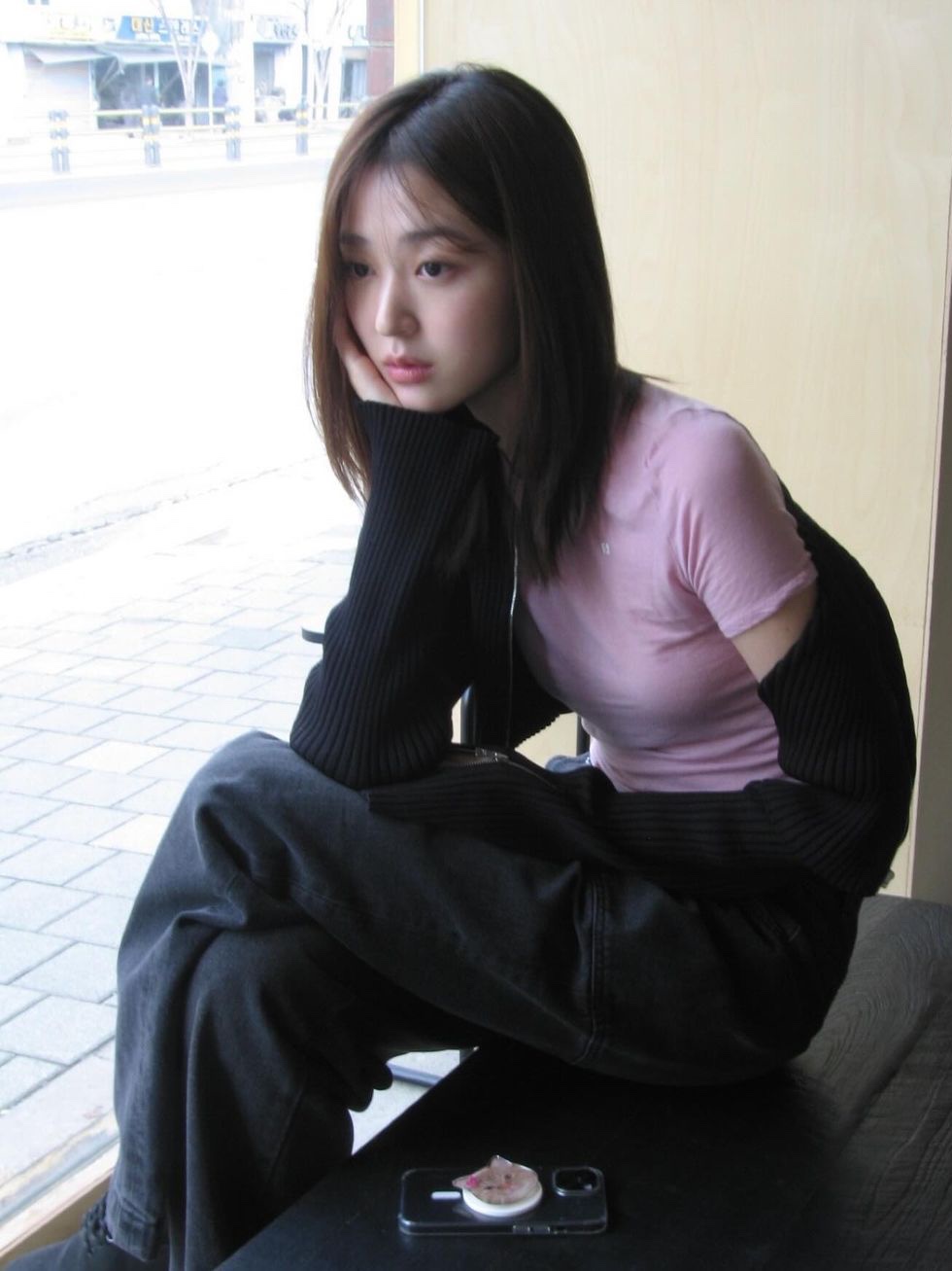 STUDIOTABLE Soft Wool Simbol Top Pink, STUDIOTABLE Soft Wool Simbol Top Black 착용 스타일