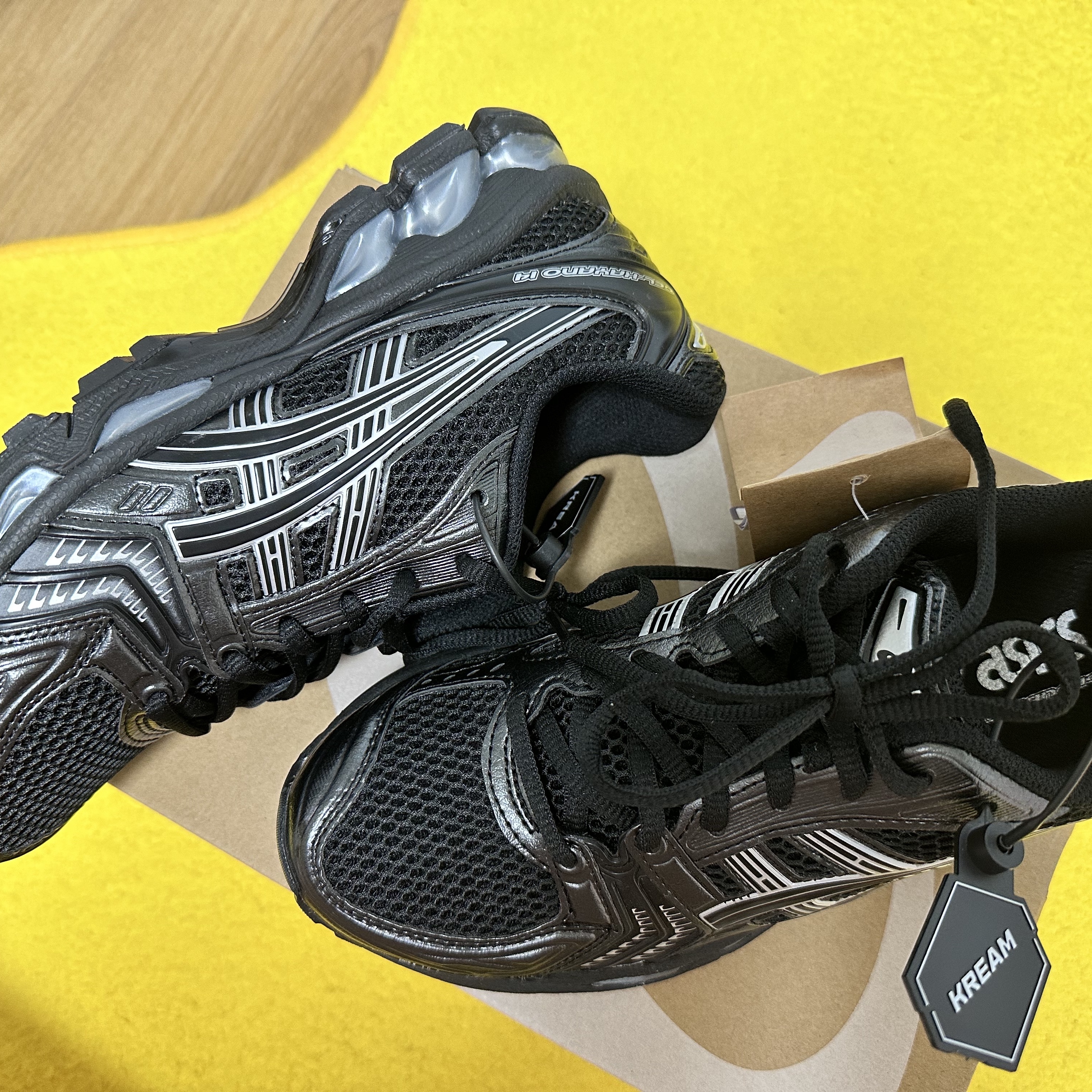 Asics Gel-Kayano 14 Black Pure Silver 착용 스타일