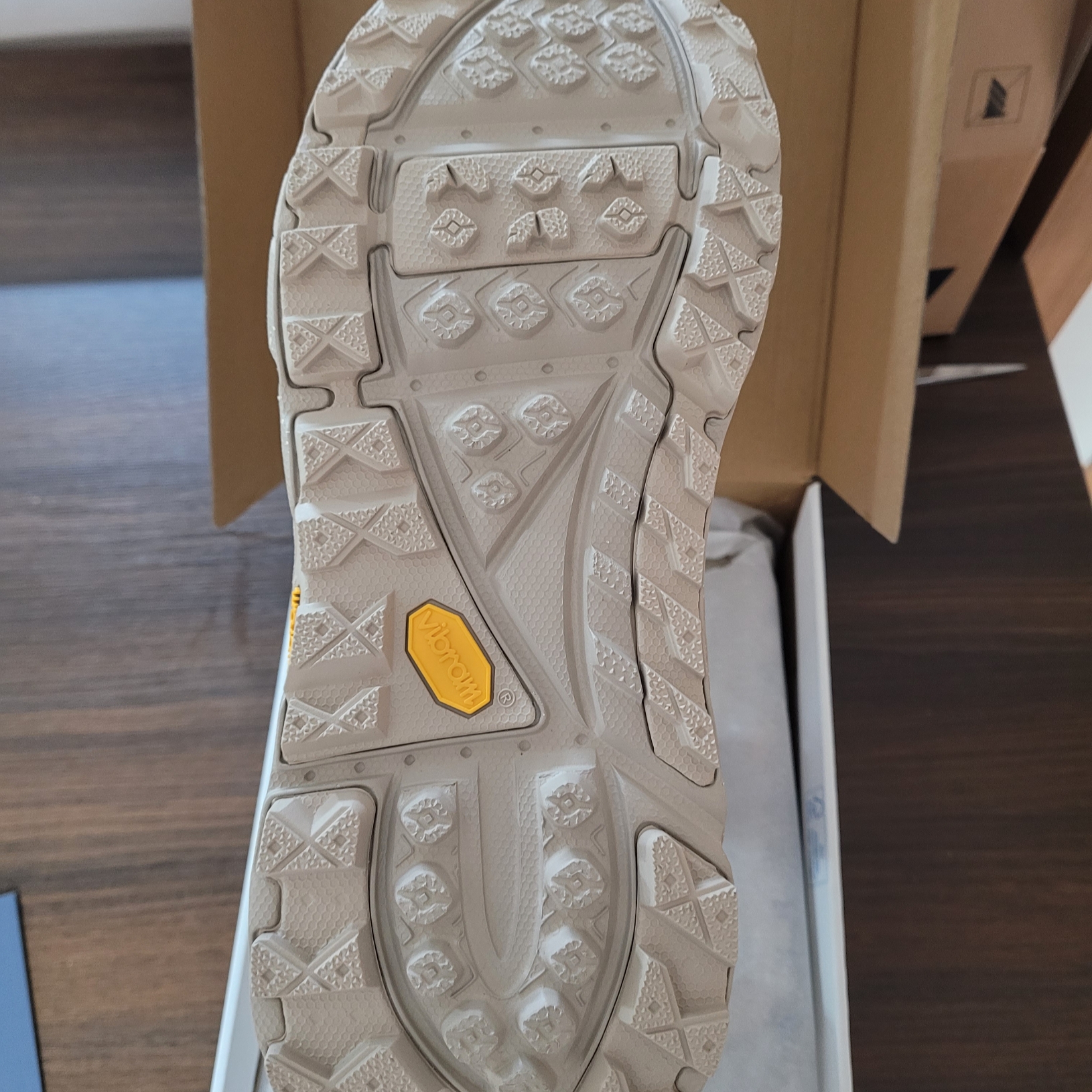 Hoka Tor Summit 2 Oat Milk Oxford Tan 착용 스타일 - 5