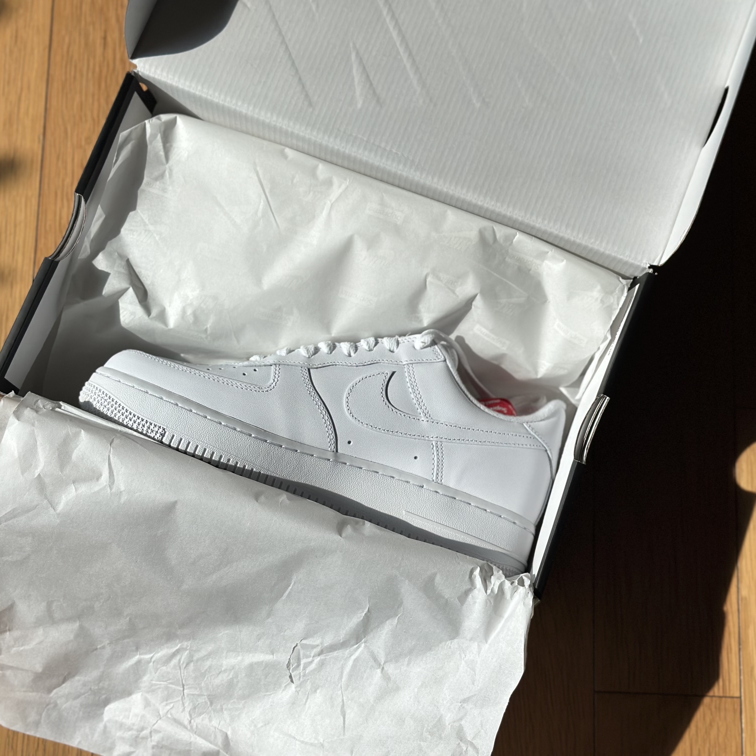 Nike x Supreme Air Force 1 Low White 착용 스타일 - 4