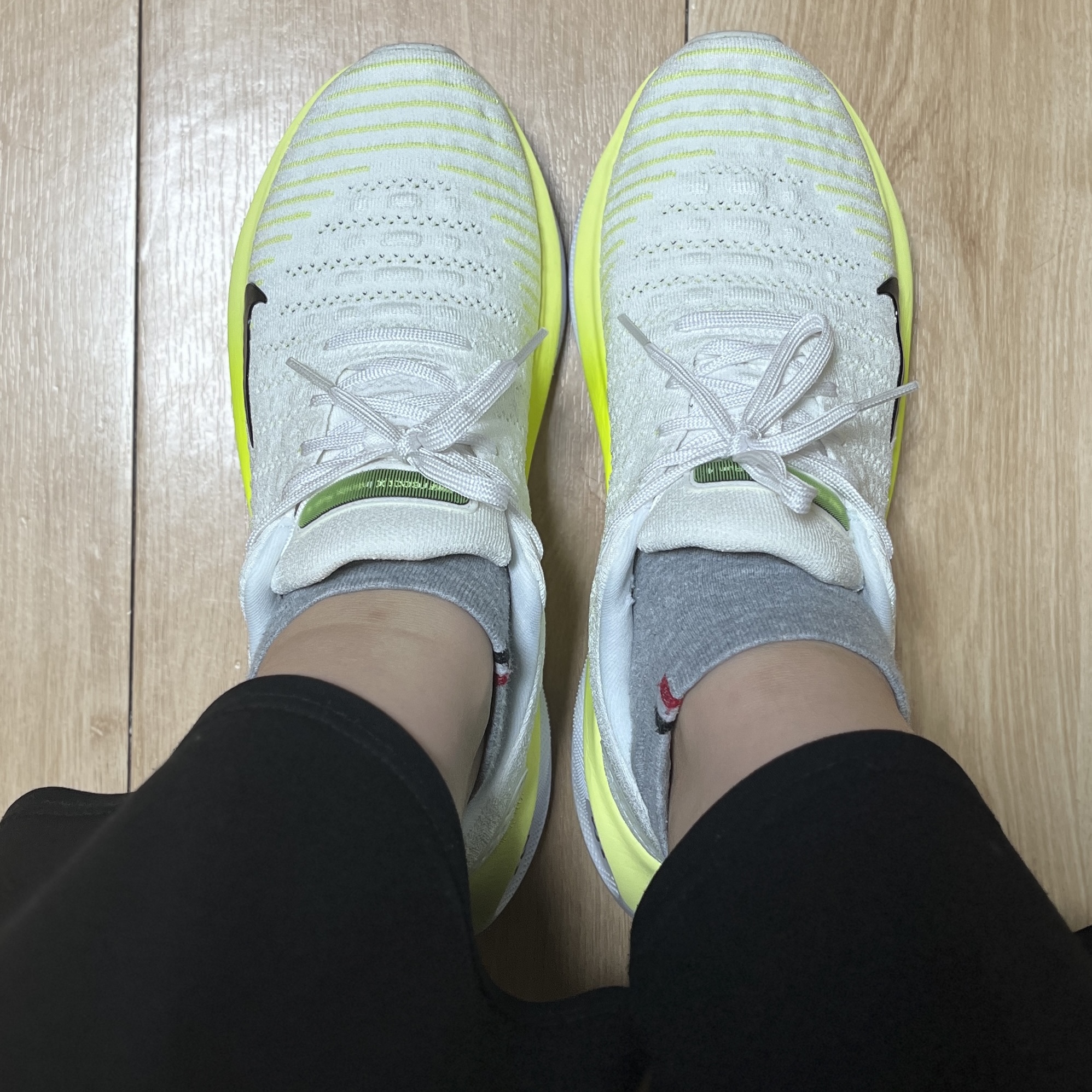 Nike ReactX Infinity Run 4 White Light Lemon Twist 착용 스타일
