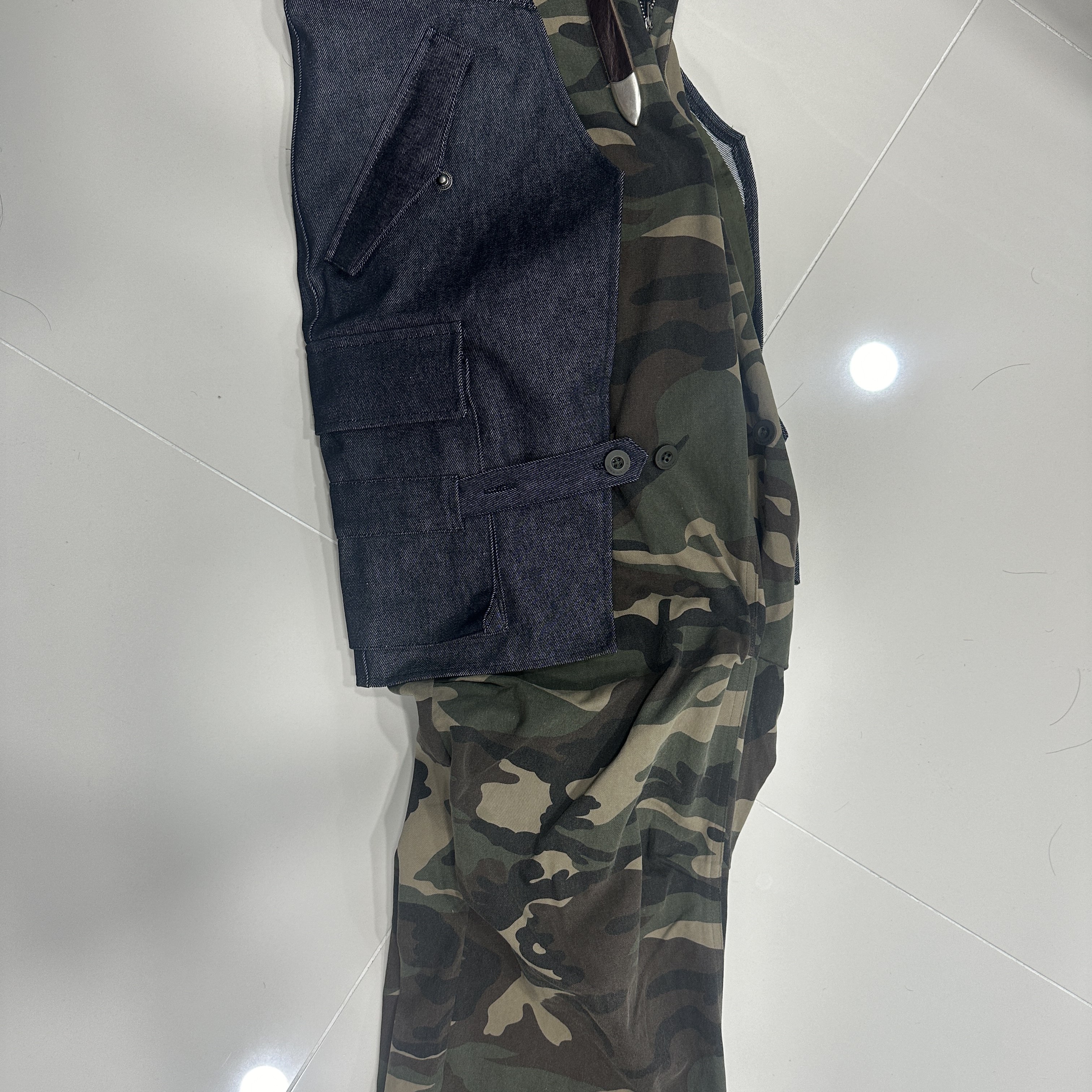 [KREAM 단독] ADSB Andersson Bell Raptor Layered Cargo Pants Indigo Green 착용 스타일 - 3