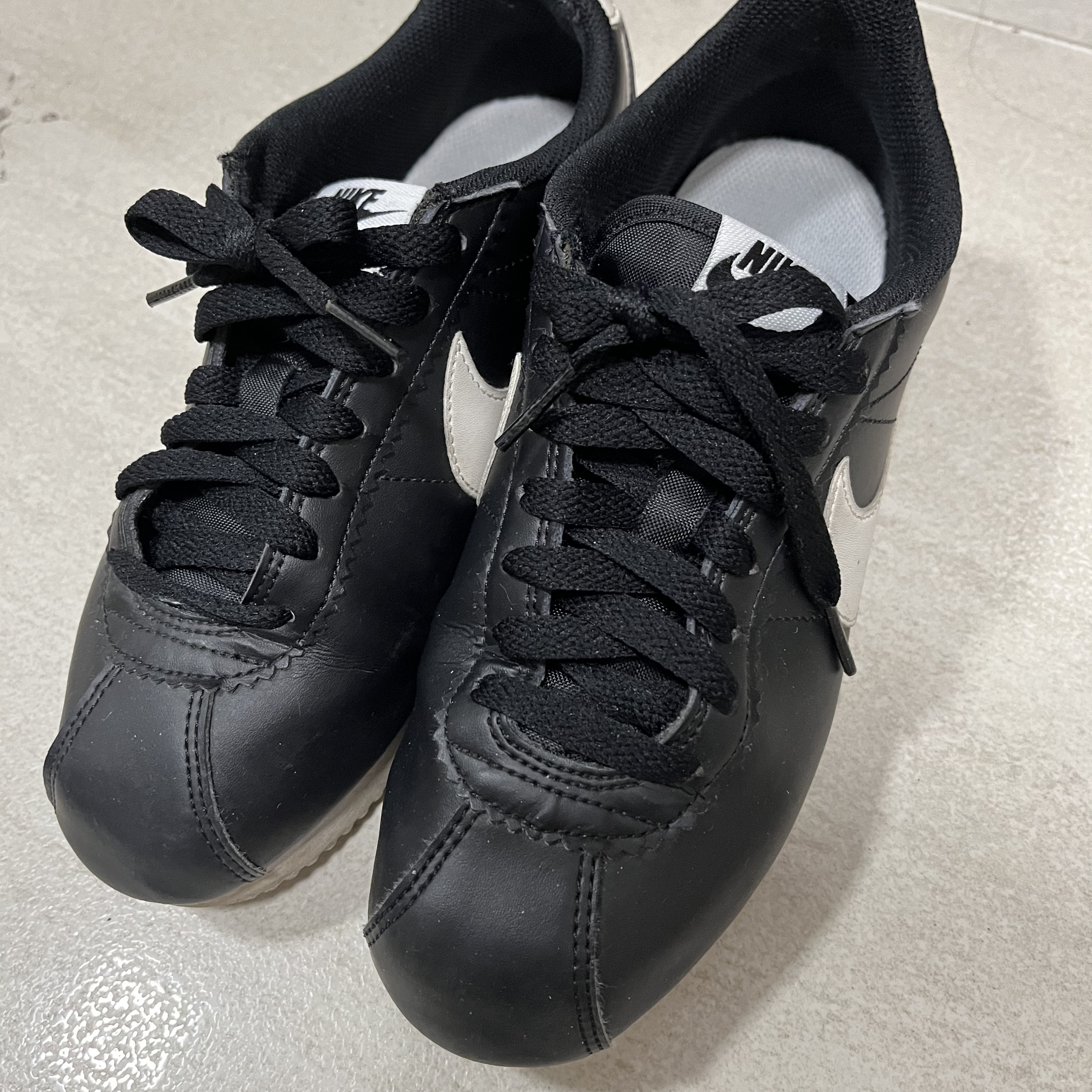 (W) Nike Cortez Black and White 착용 스타일