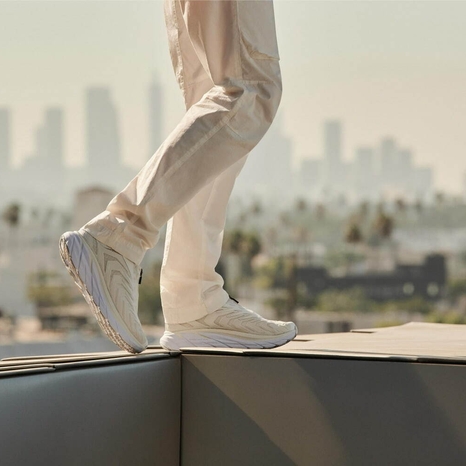 Hoka Project Clifton Lunar Rock 착용 스타일 - 1