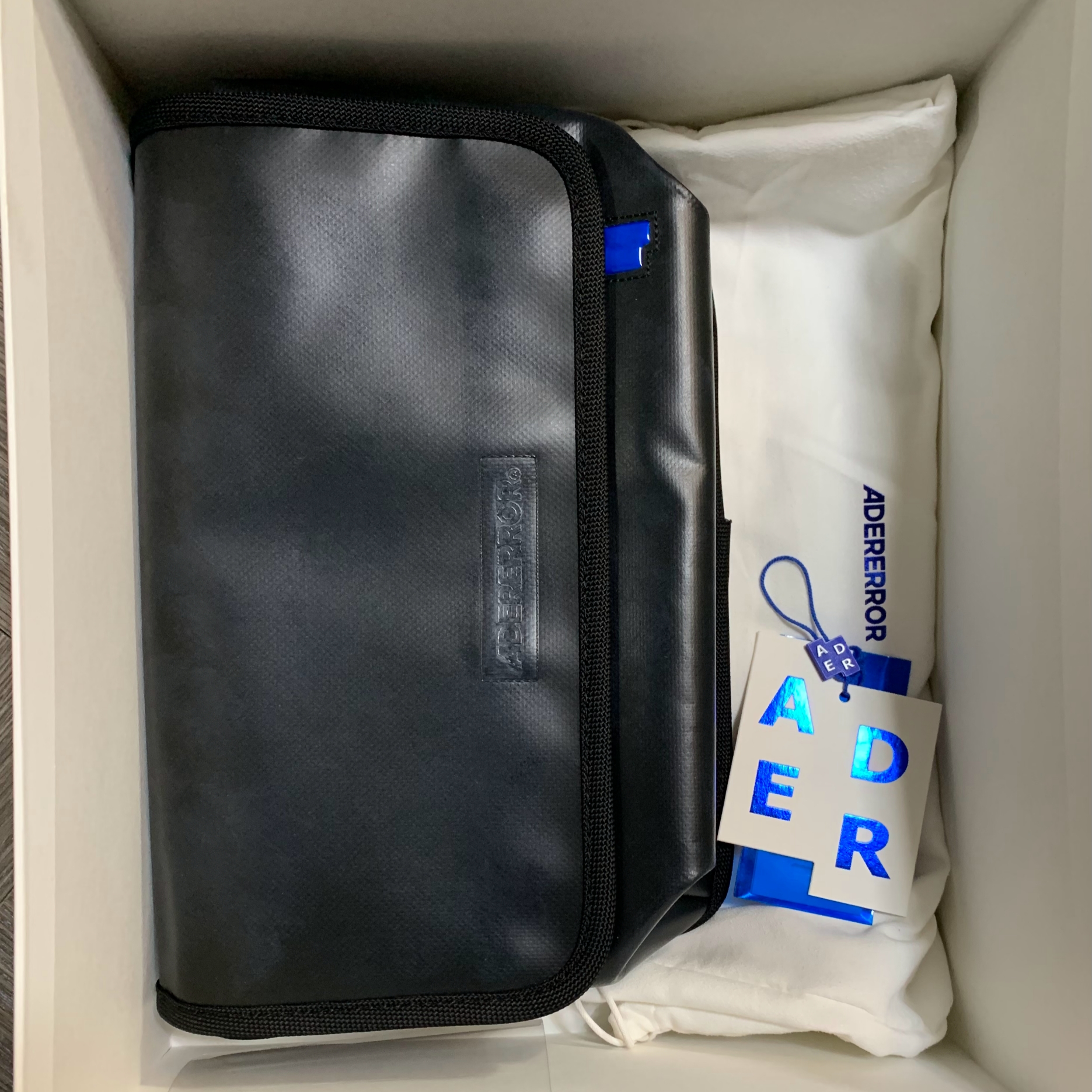 Ader Error Small Trace Esty Messanger Bag Noir 착용 스타일