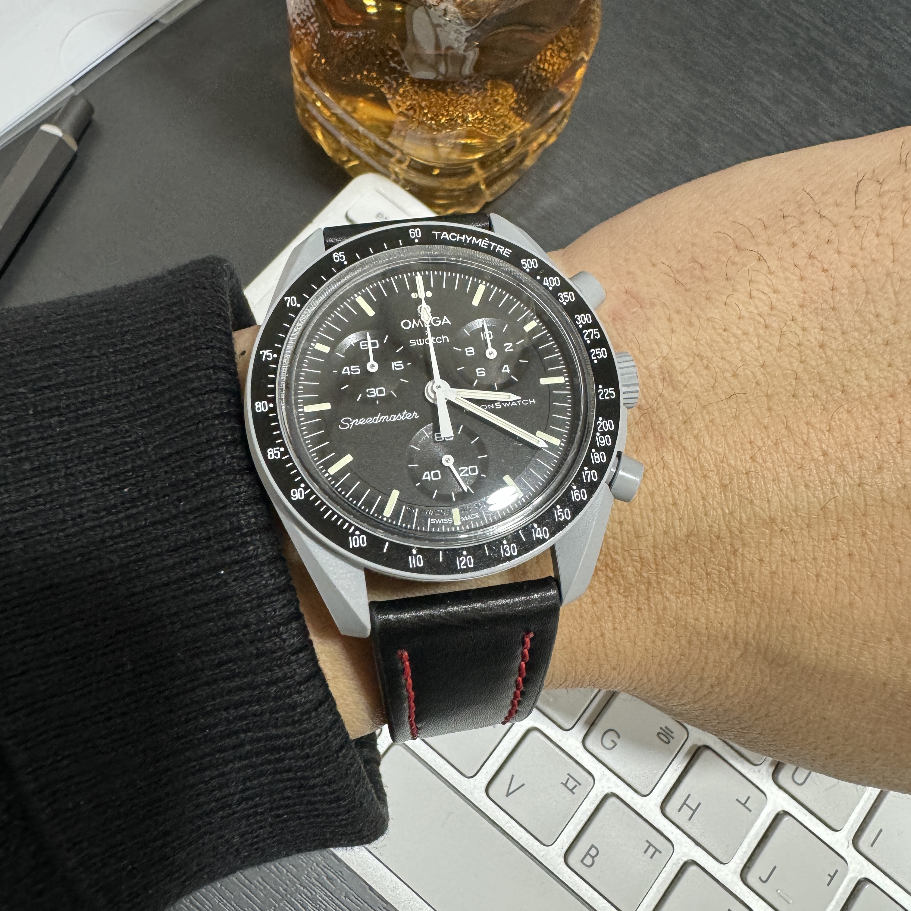 Swatch x Omega Bioceramic MoonSwatch Mission To The Moon 착용 스타일