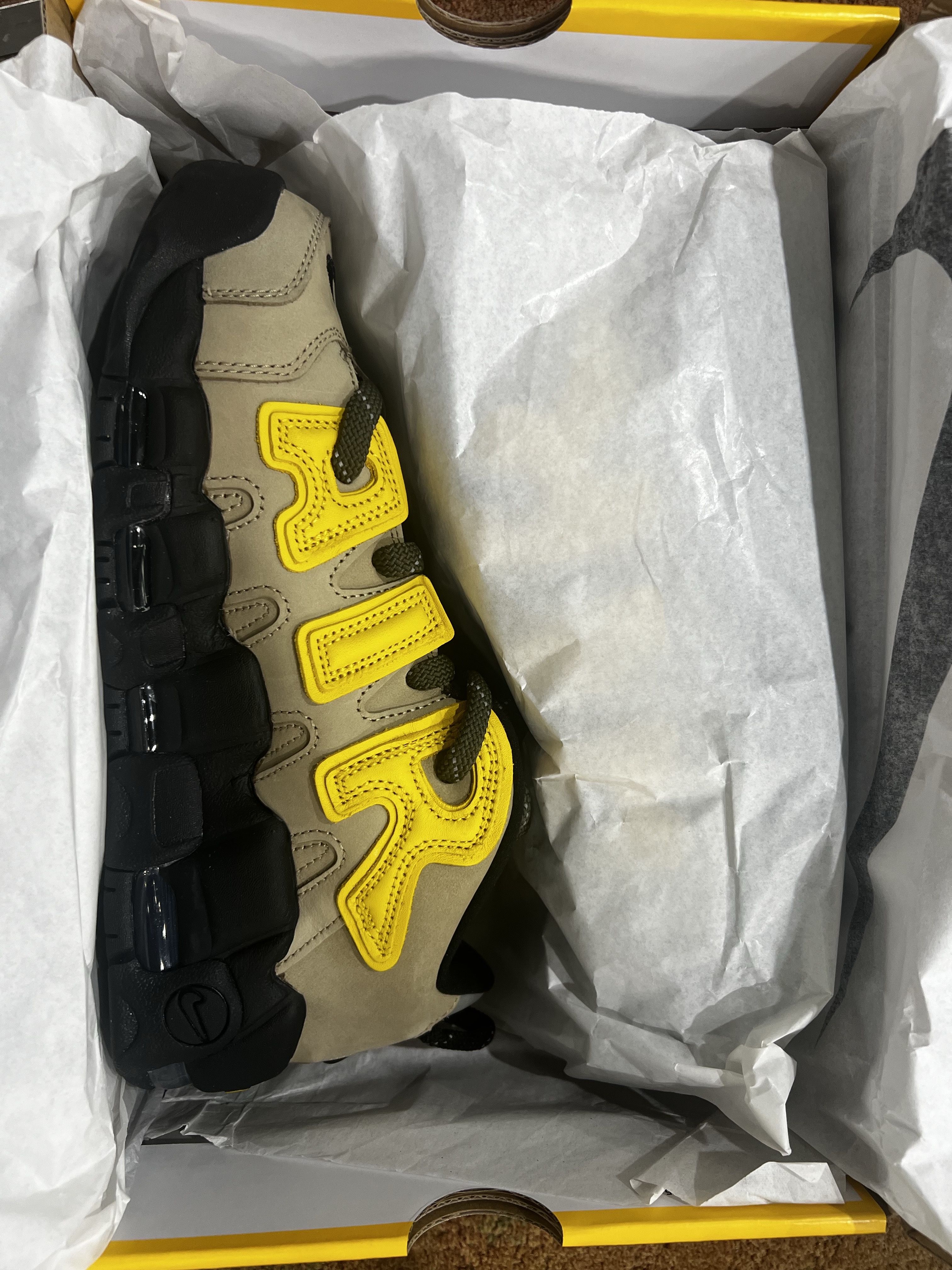 Nike x Ambush Air More Uptempo Low Vivid Sulfur and Limestone 착용 스타일