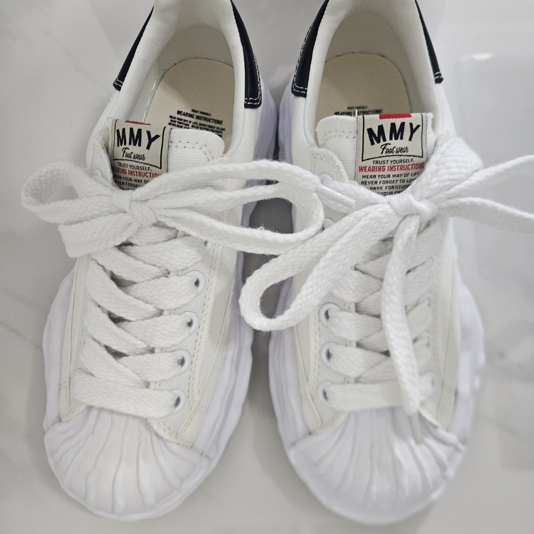 Maison Mihara Yasuhiro Blakey OG Sole Canvas Low-top Sneakers White 착용 스타일