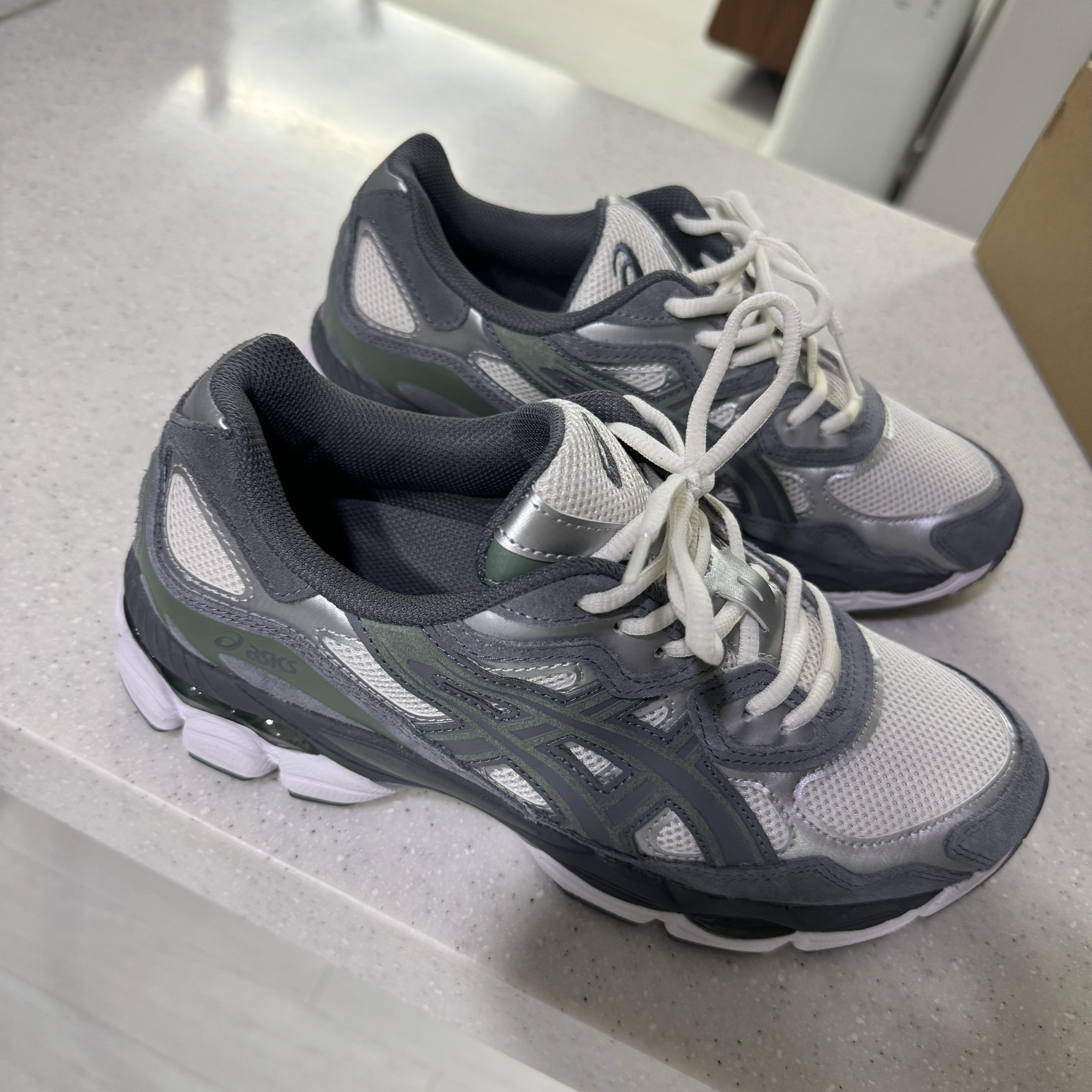 Asics Gel-NYC Cream Steel Grey 착용 스타일 - 1