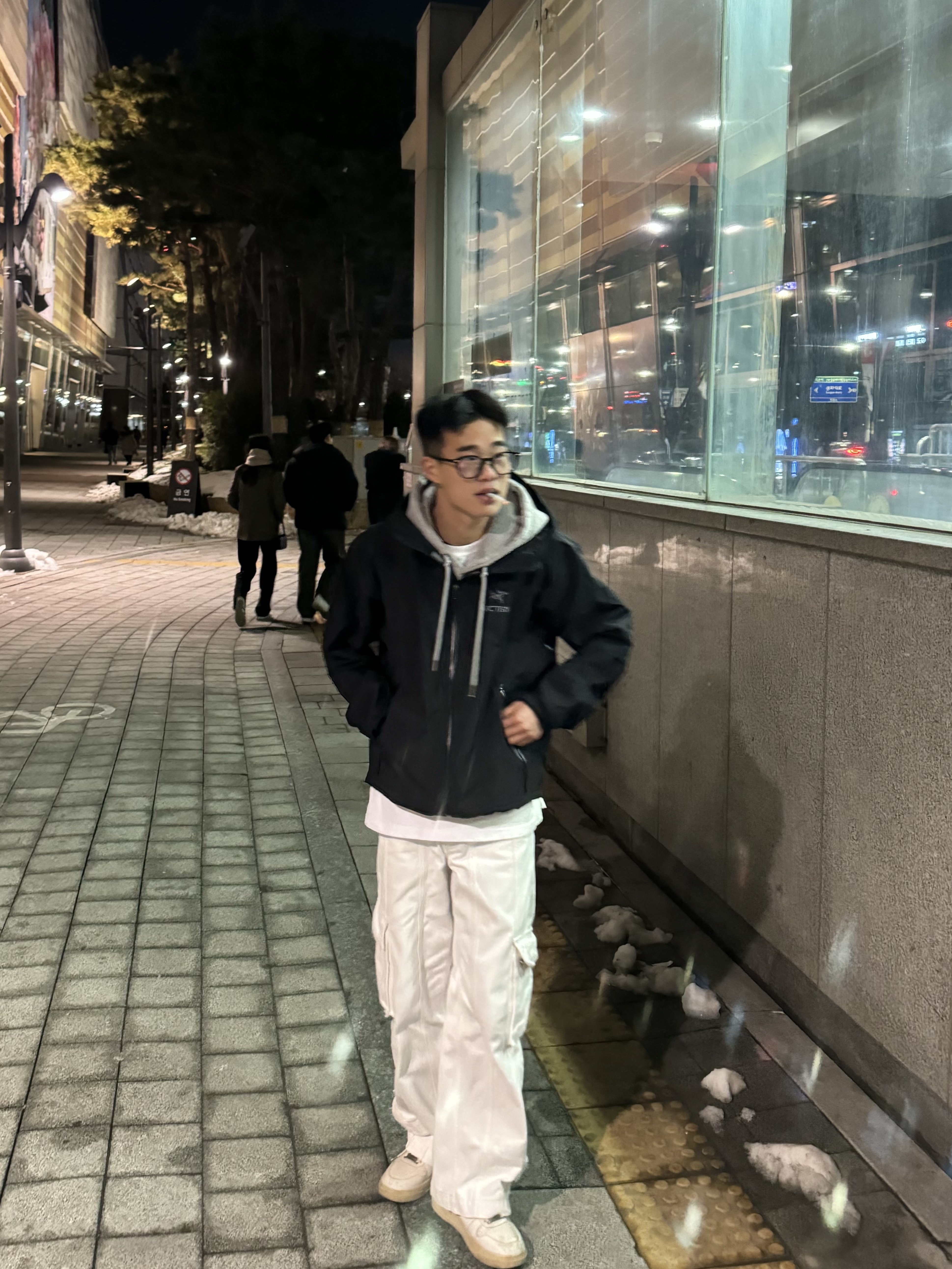 Arc'teryx Beta LT Jacket Black 착용 스타일 - 2