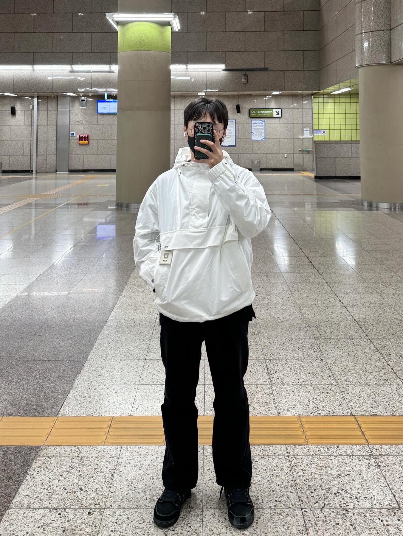 Wooyoungmi Long Straight Denim Pants Black -23FW, Jordan 1 x Travis Scott Retro Low OG SP Black Phantom 착용 스타일 - 1