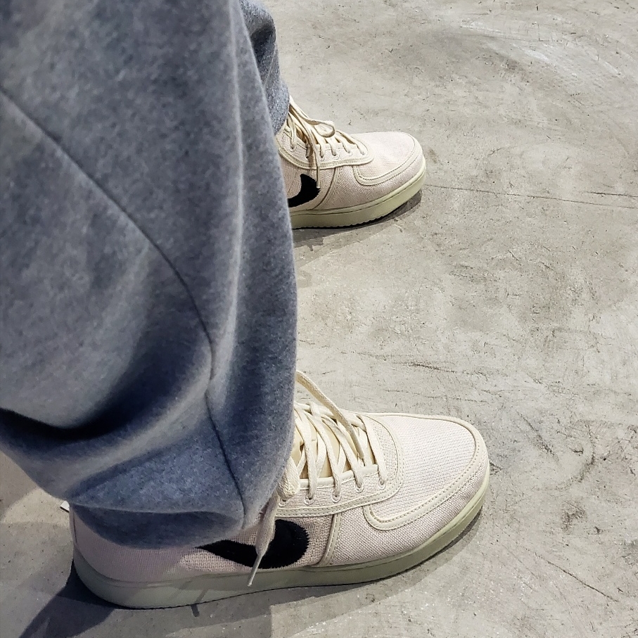 Nike x Stussy Vandal High Fossil 착용 스타일