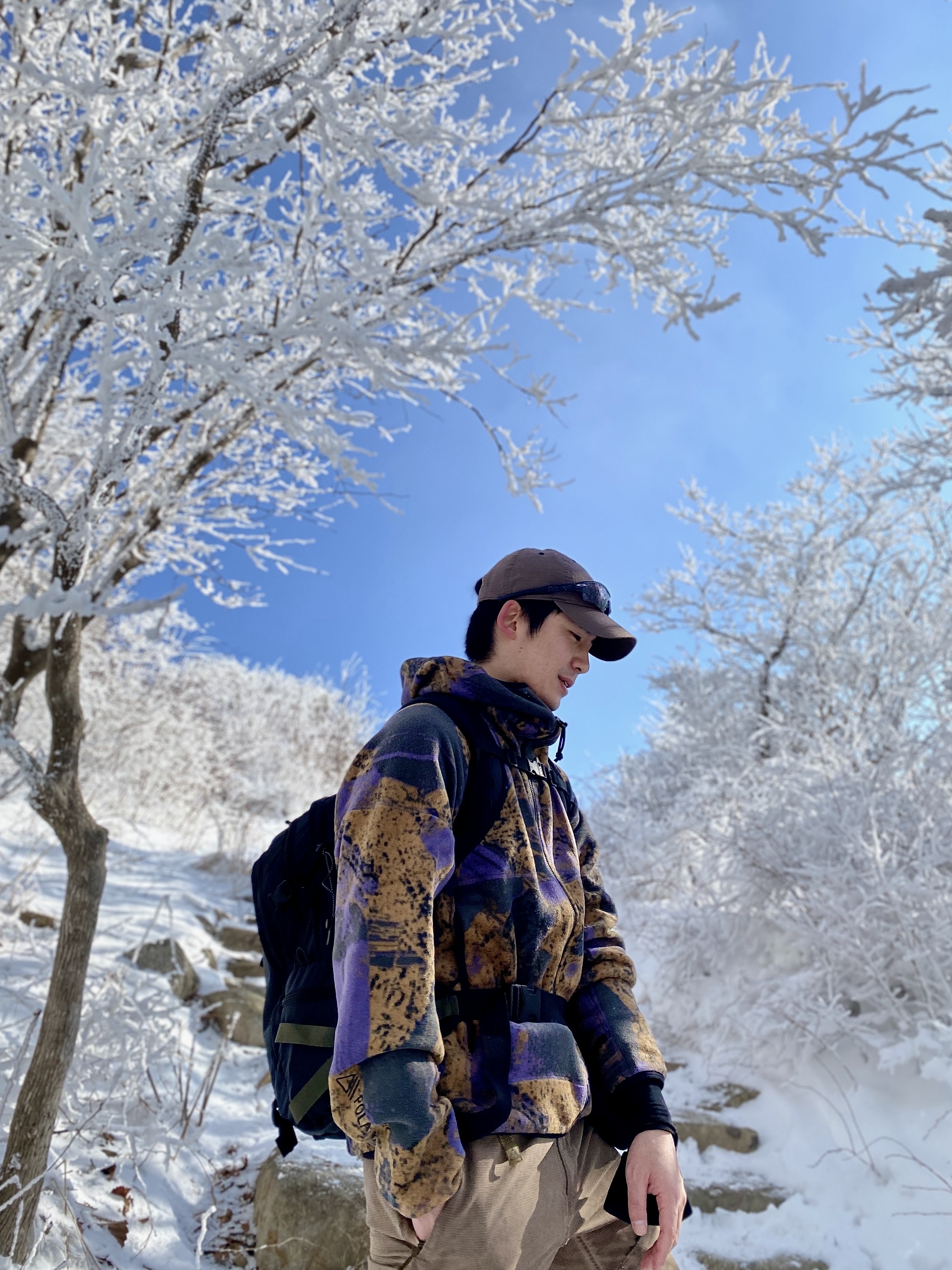Nike ACG Heritage 86 Cap Ironstone, Nike ACG Therma-Fit Wolf Tree Fleece Allover Print Full zip Hoodie Canyon Purple Black- Asia 착용 스타일 - 1