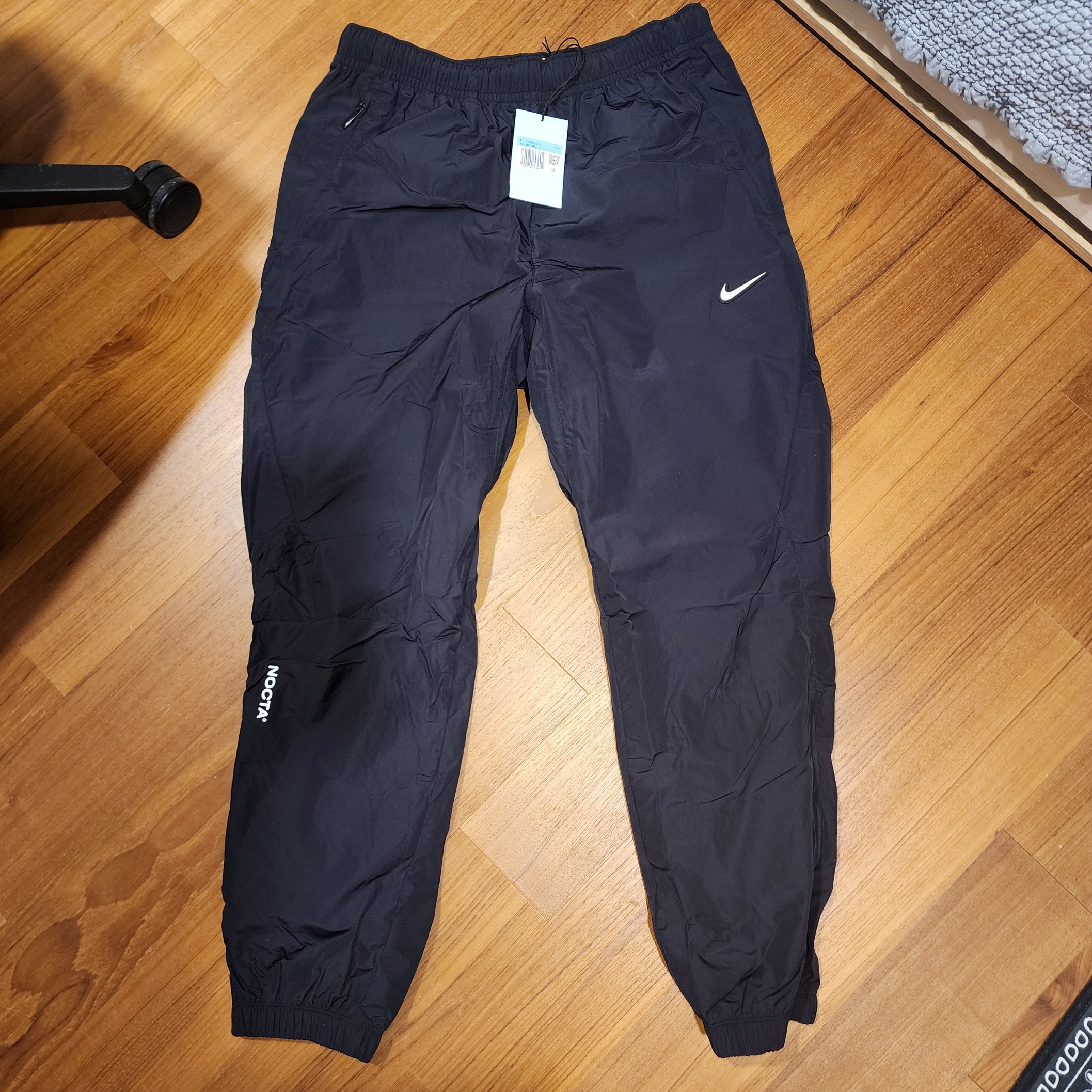 Nike x Drake Nocta Woven Track Pants Black (FN7668-010) 착용 스타일 - 1