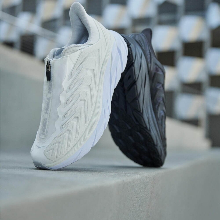 Hoka Project Clifton Lunar Rock 착용 스타일 - 3