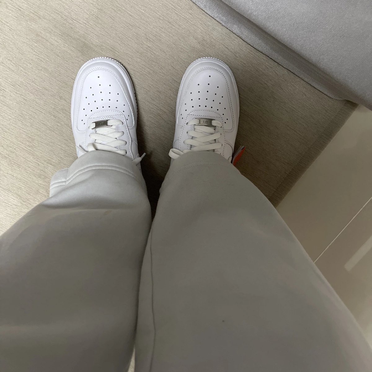 (W) Nike Air Force 1 '07 Low White 착용 스타일 - 1