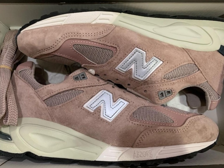 New Balance x Kith 990v2 Made in USA Tan 착용 스타일