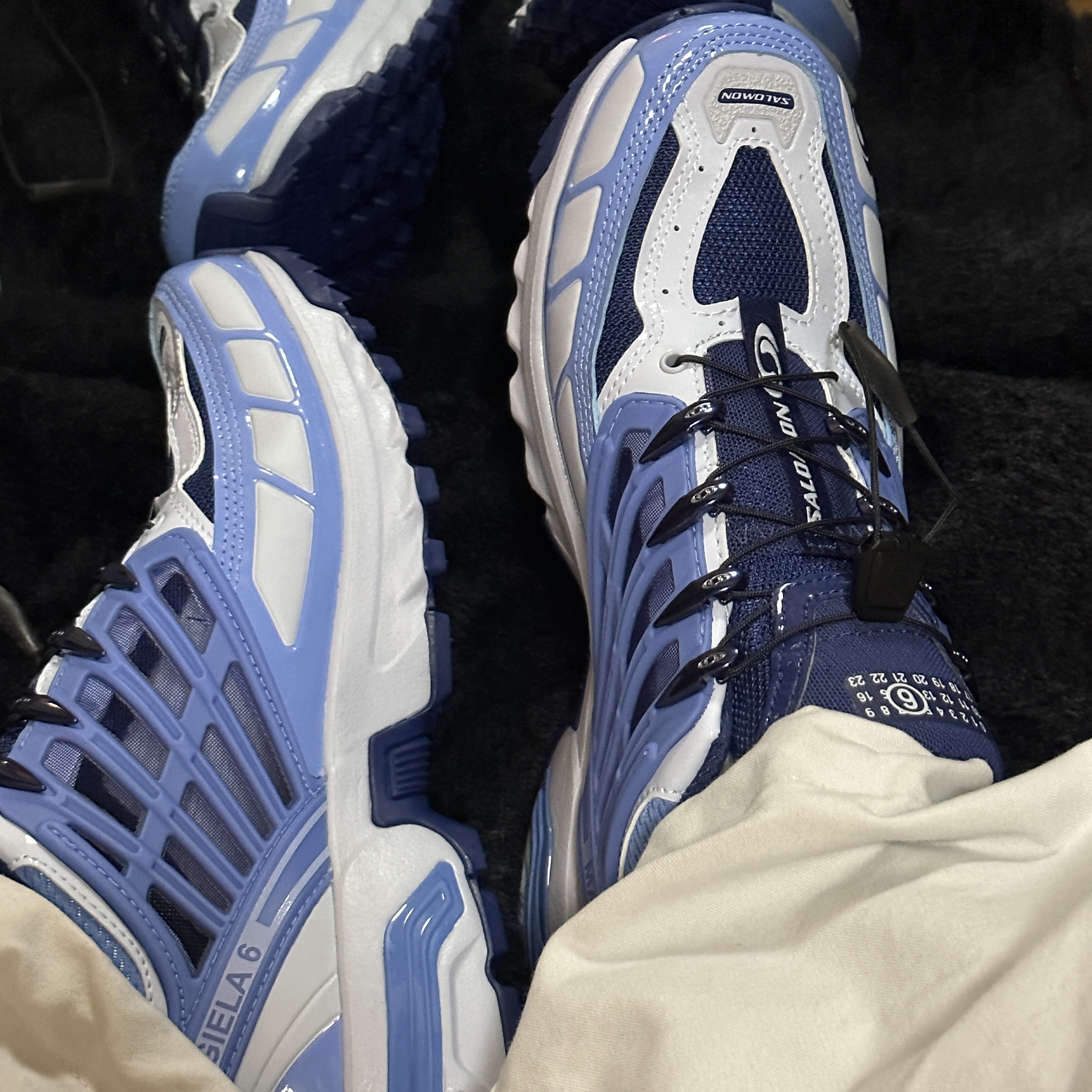 Salomon x MM6 Maison Margiela ACS Pro Light Blue 착용 스타일
