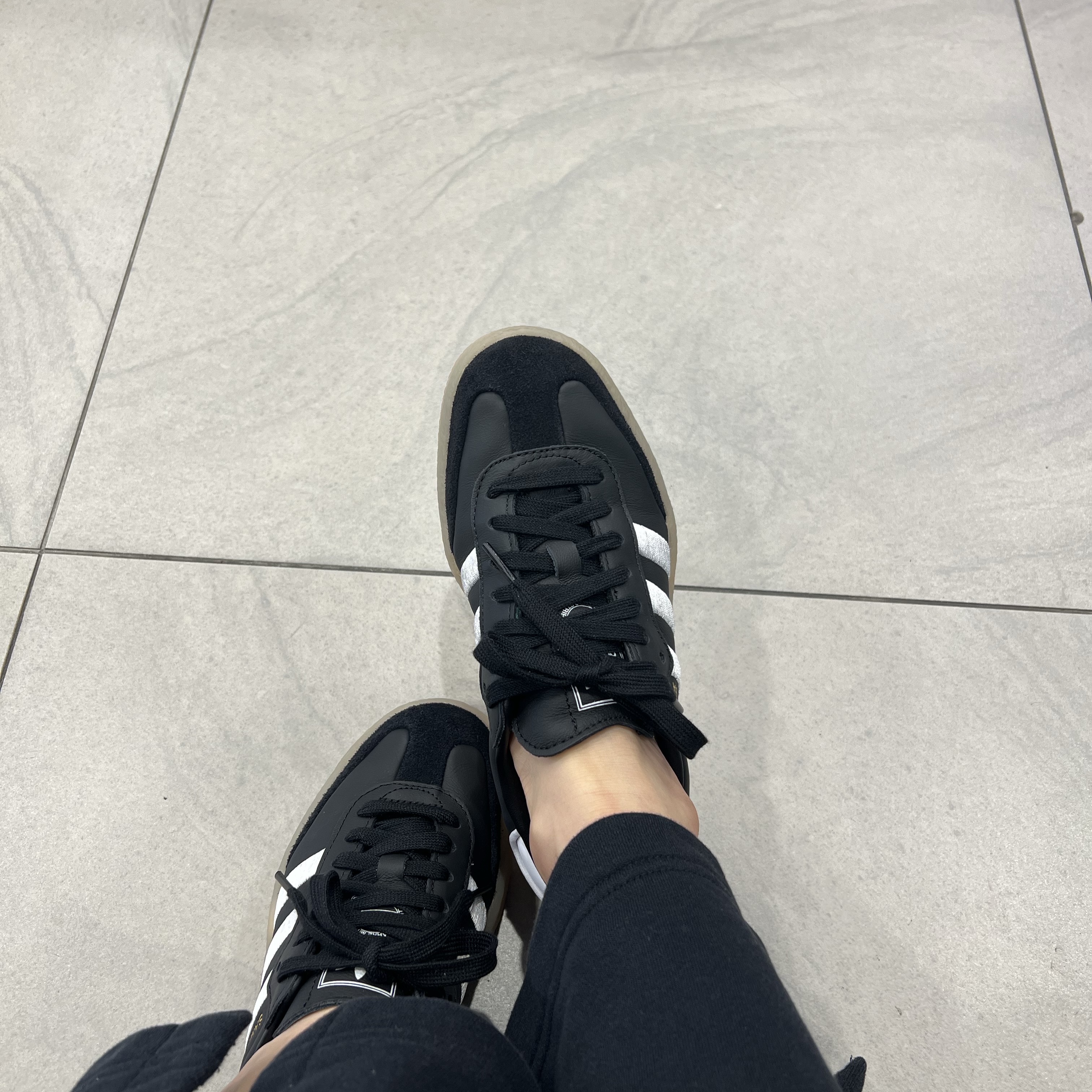 (W) Adidas Sambae Black White 착용 스타일 - 1