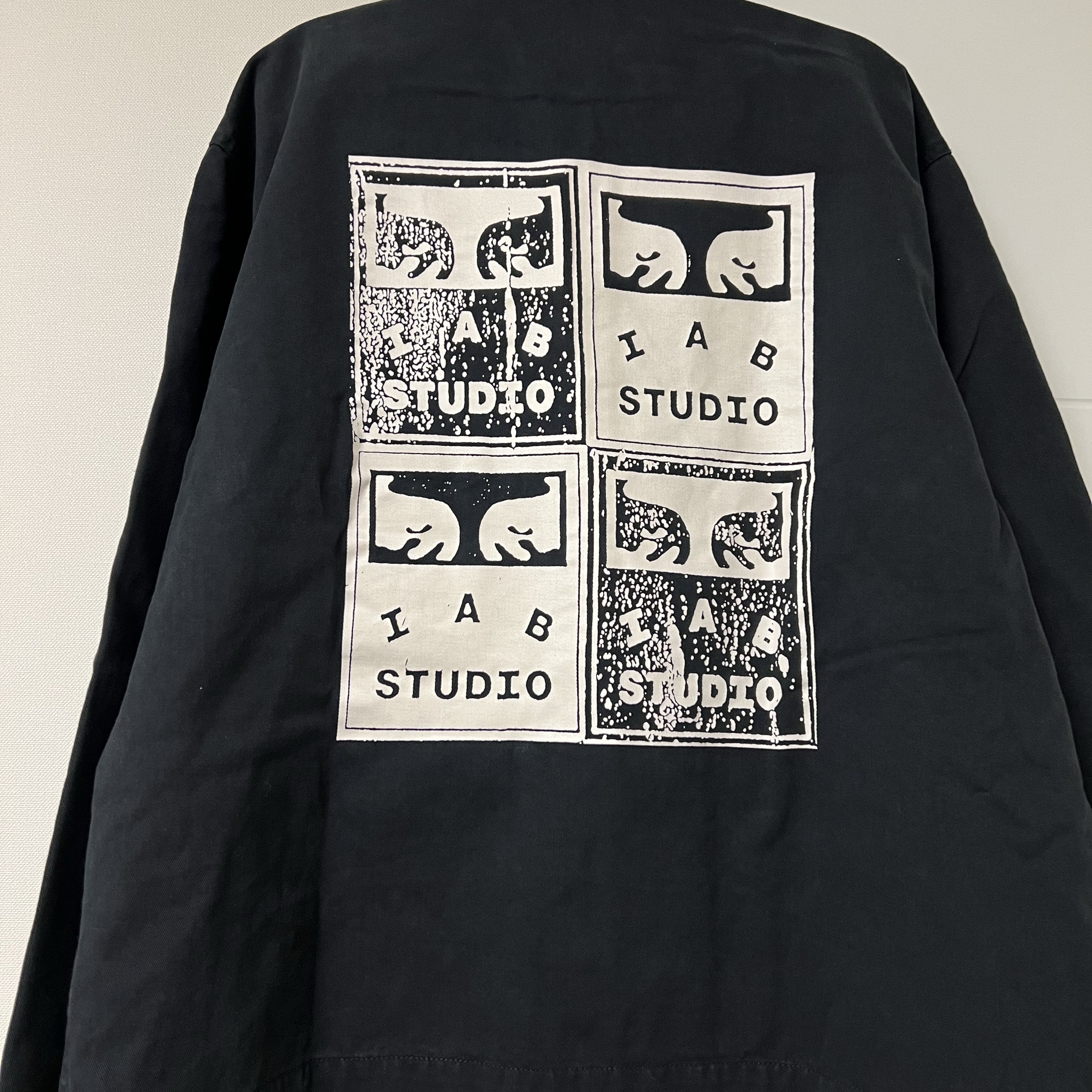 IAB Studio x Obey Poster Zip Jacket Anthracite 착용 스타일