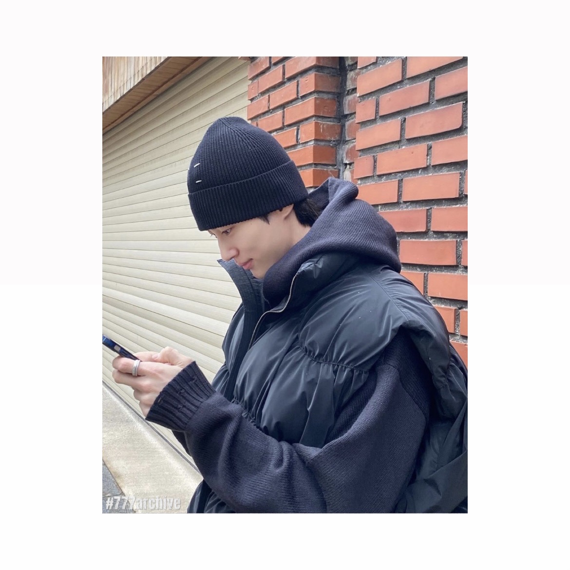 Maison Margiela Four Stitches Beanie Navy, Ader Error Aren Down Vest Noir 착용 스타일 - 2