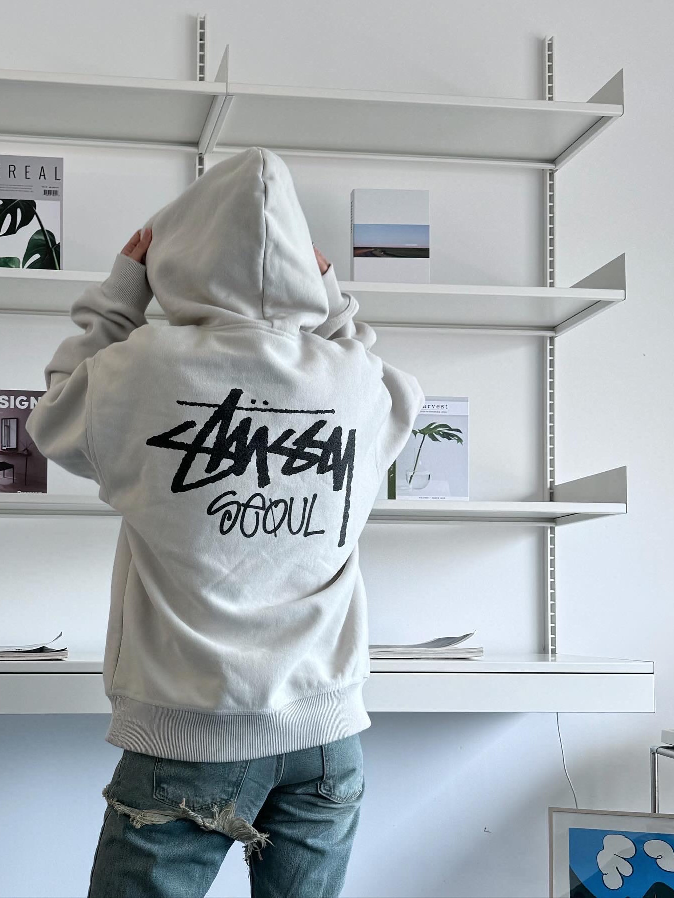 Jordan 1 x Travis Scott Retro Low OG SP Sail and Ridgerock, Stussy Stock Seoul Hood Smoke 2022 착용 스타일 - 2