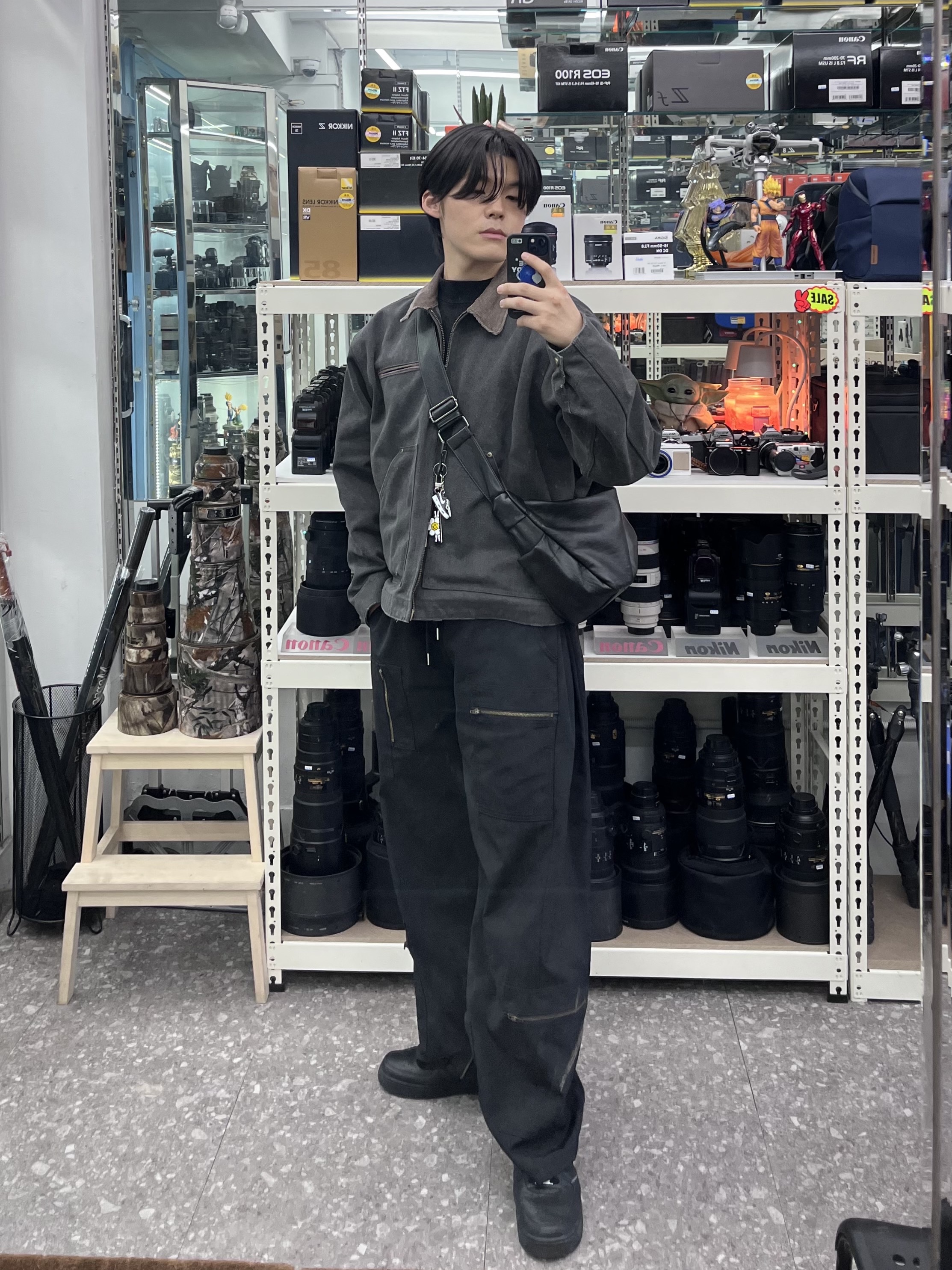 Nike Air Force 1 '07 Low Triple Black 착용 스타일