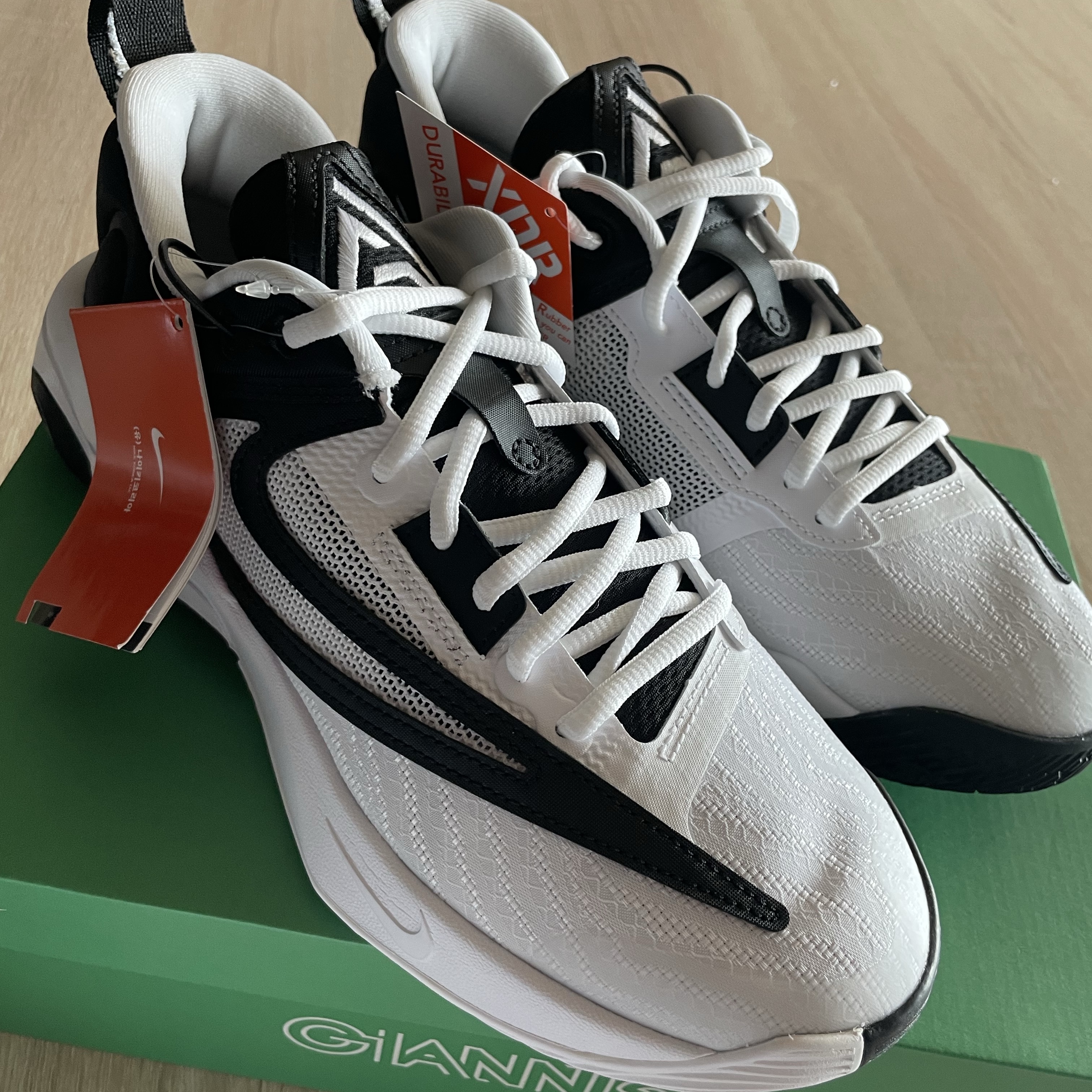 Nike Giannis Immortality 3 EP White Black 착용 스타일